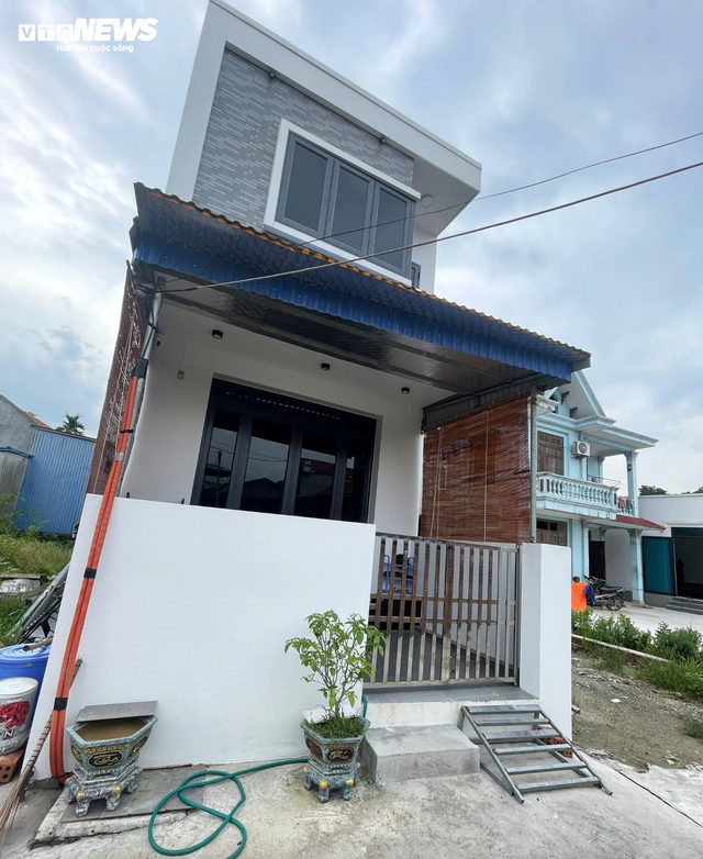 Hình ảnh ngôi nhà xây nhầm ở Hải Phòng được "thần đèn" di chuyển về đúng chỗ, chủ nhà dọn vào ở- Ảnh 4. Hình ảnh ngôi nhà xây nhầm ở Hải Phòng được "thần đèn" di chuyển về đúng chỗ, chủ nhà dọn vào ở- Ảnh 4.