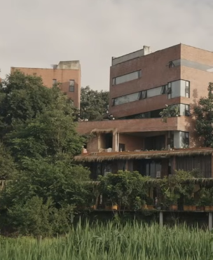 Tiết kiệm 10 năm để xây nhà cho bố mẹ, đào xong cái móng đã cạn tiền vì 1 sai lầm- Ảnh 2.