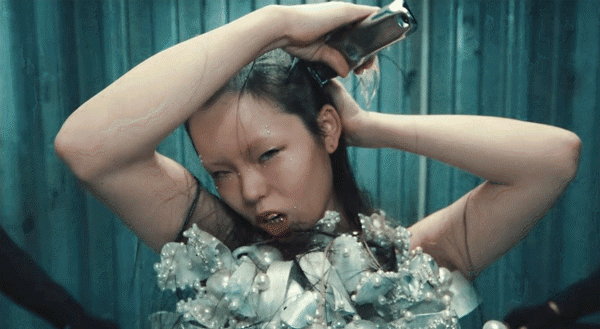 Nữ idol "come out" gây sốc ngay sinh nhật tuổi 20, còn phẫu thuật cắt vòng 1- Ảnh 5.