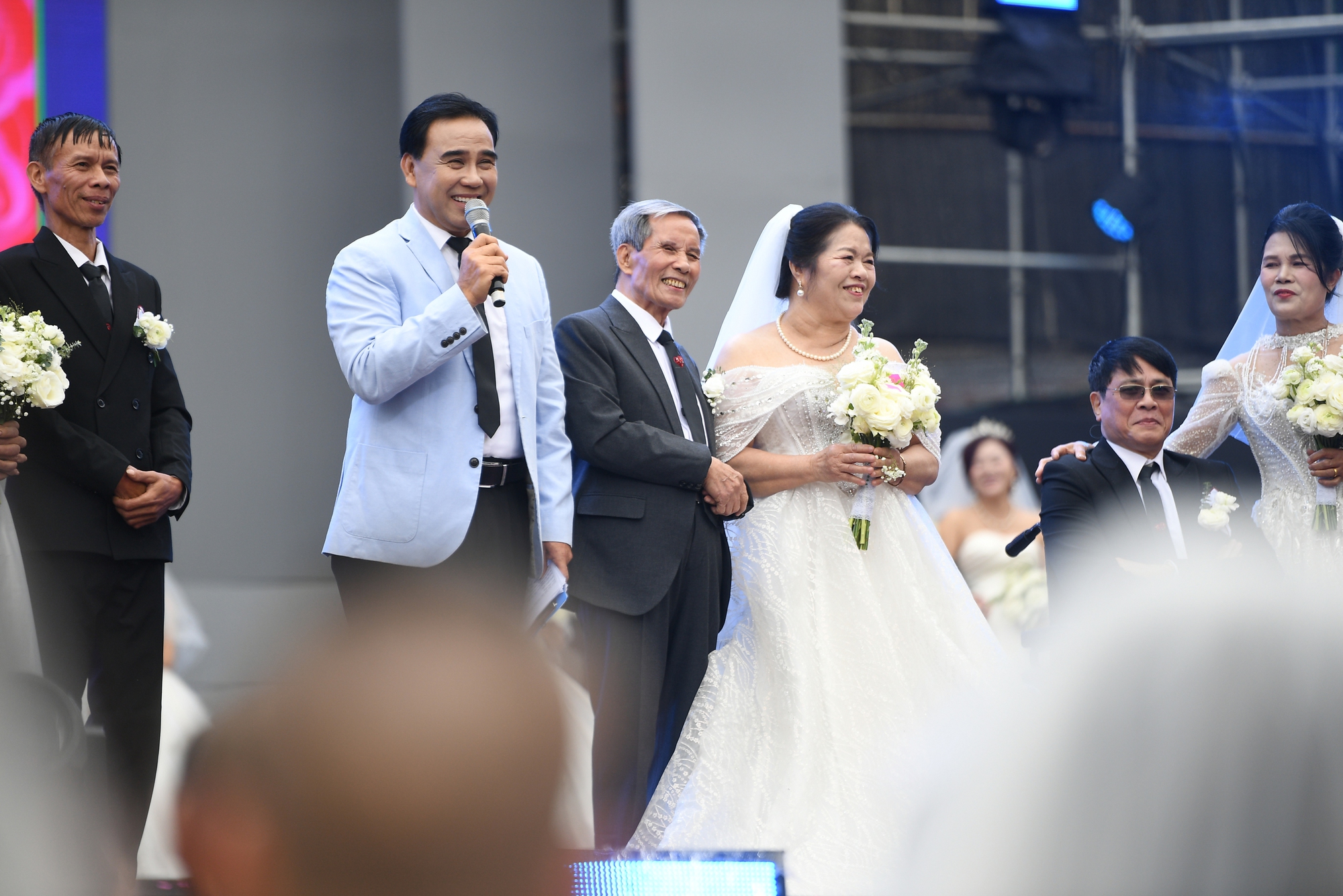 MC Quyền Linh sao thế này?- Ảnh 2. MC Quyền Linh sao thế này?- Ảnh 2.