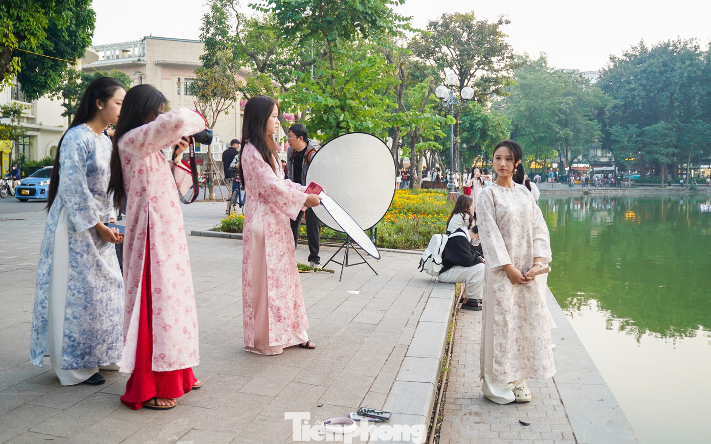 'Nàng thơ' chi tiền triệu chụp ảnh áo dài cuối năm- Ảnh 4.