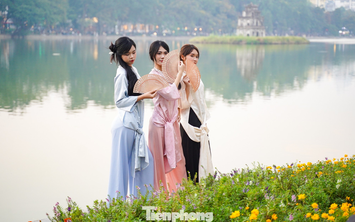 'Nàng thơ' chi tiền triệu chụp ảnh áo dài cuối năm- Ảnh 5.