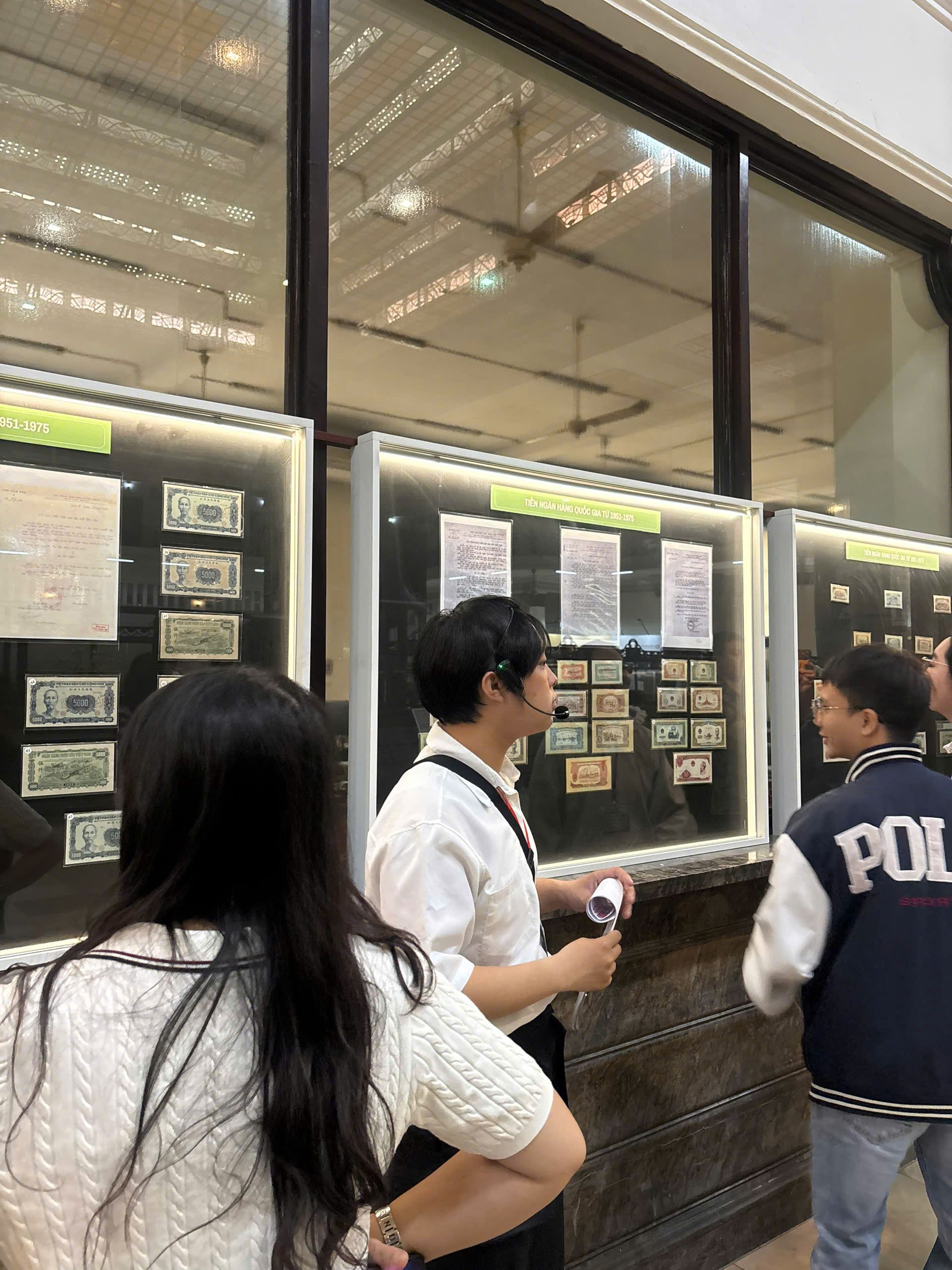 Bên trong căn phòng đầy tiền mặt tại Ngân hàng Nhà nước Việt Nam, lần đầu mở cửa công khai cho người dân chiêm ngưỡng- Ảnh 17. Bên trong căn phòng đầy tiền mặt tại Ngân hàng Nhà nước Việt Nam, lần đầu mở cửa công khai cho người dân chiêm ngưỡng- Ảnh 17.