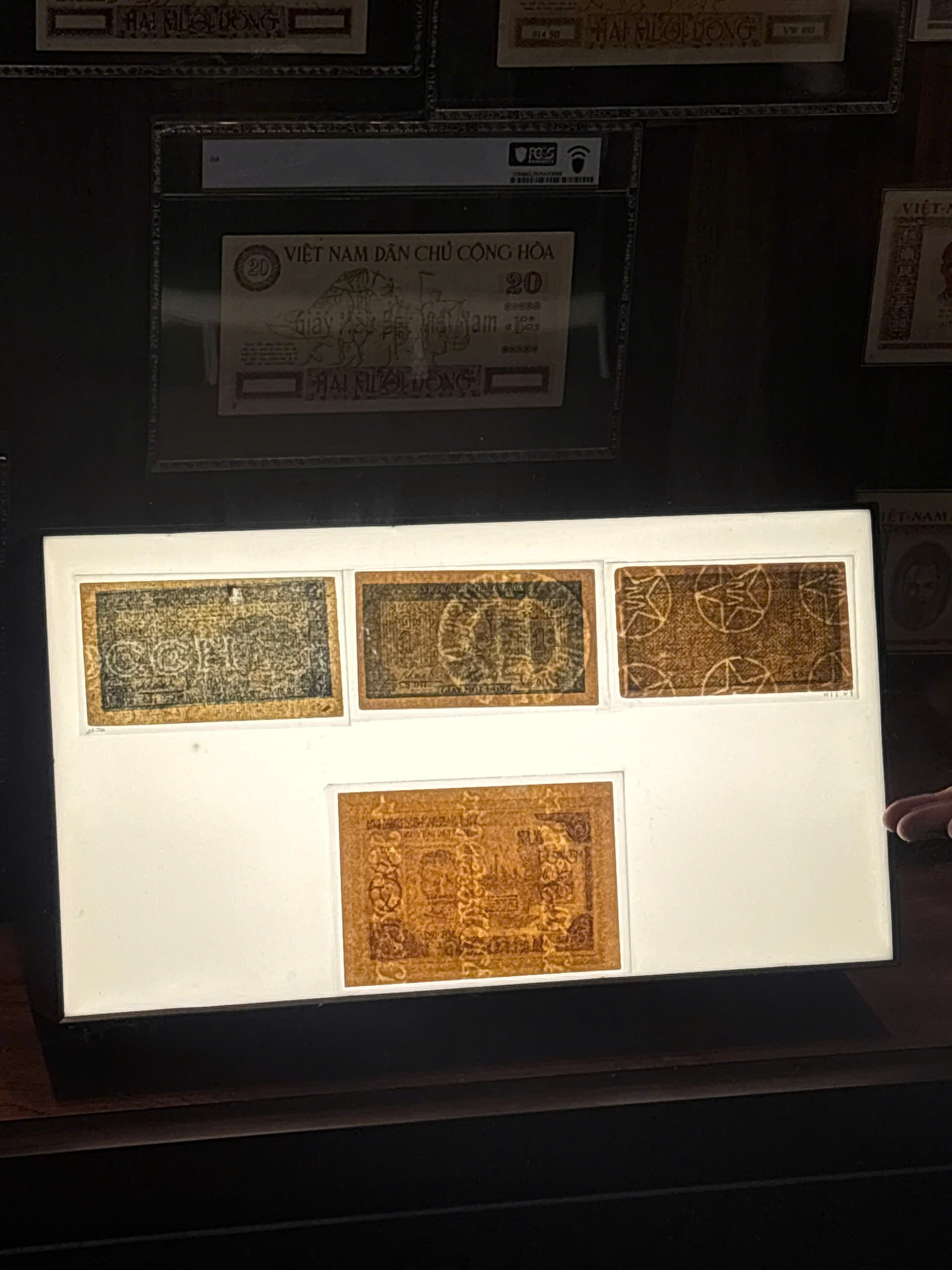 Bên trong căn phòng đầy tiền mặt tại Ngân hàng Nhà nước Việt Nam, lần đầu mở cửa công khai cho người dân chiêm ngưỡng- Ảnh 5. Bên trong căn phòng đầy tiền mặt tại Ngân hàng Nhà nước Việt Nam, lần đầu mở cửa công khai cho người dân chiêm ngưỡng- Ảnh 5.