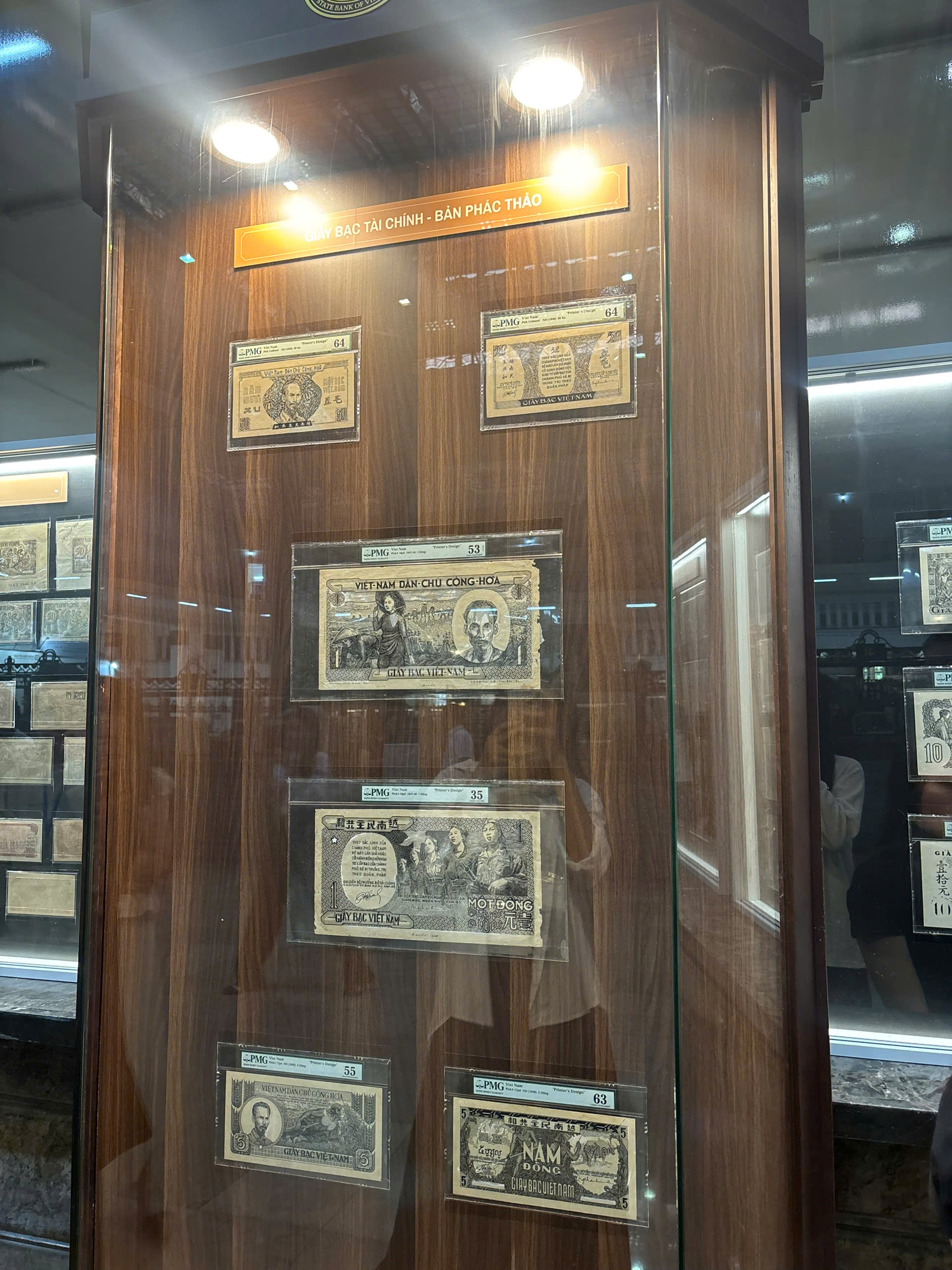 Bên trong căn phòng đầy tiền mặt tại Ngân hàng Nhà nước Việt Nam, lần đầu mở cửa công khai cho người dân chiêm ngưỡng- Ảnh 4. Bên trong căn phòng đầy tiền mặt tại Ngân hàng Nhà nước Việt Nam, lần đầu mở cửa công khai cho người dân chiêm ngưỡng- Ảnh 4.