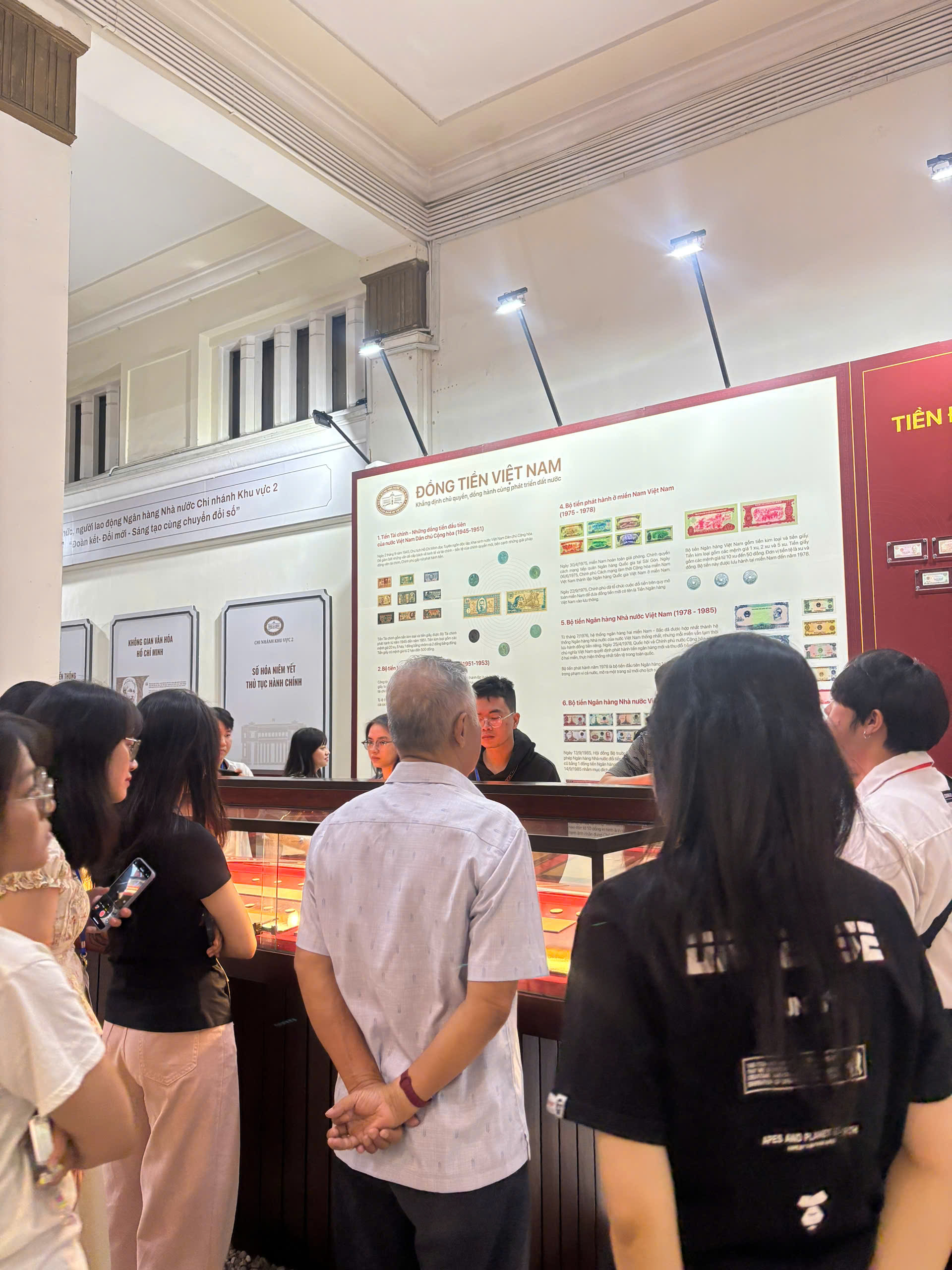 Bên trong căn phòng đầy tiền mặt tại Ngân hàng Nhà nước Việt Nam, lần đầu mở cửa công khai cho người dân chiêm ngưỡng- Ảnh 15. Bên trong căn phòng đầy tiền mặt tại Ngân hàng Nhà nước Việt Nam, lần đầu mở cửa công khai cho người dân chiêm ngưỡng- Ảnh 15.