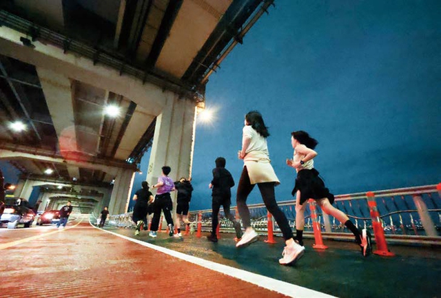 Bỏ túi ngay 3 "thần dược tự nhiên" giúp da căng, dáng khỏe: Bí mật chống lão hóa hiệu quả hơn cả mỹ phẩm đắt tiền!- Ảnh 4.