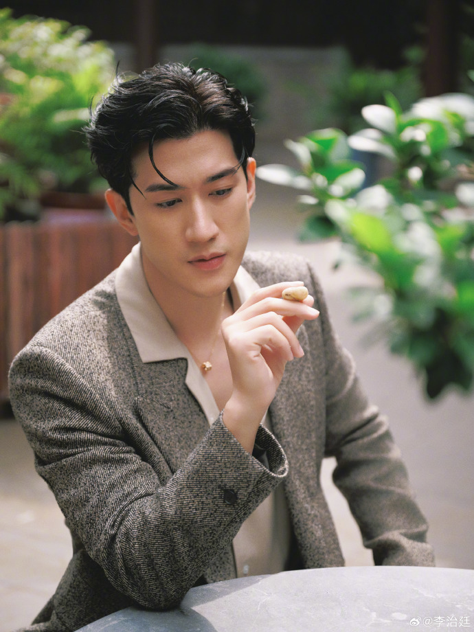 Nam ca sĩ bí mật kết hôn với vợ trẻ kém 5 tuổi mà không ai biết, giờ sắp đón con đầu lòng- Ảnh 1. Nam ca sĩ bí mật kết hôn với vợ trẻ kém 5 tuổi mà không ai biết, giờ sắp đón con đầu lòng- Ảnh 1.