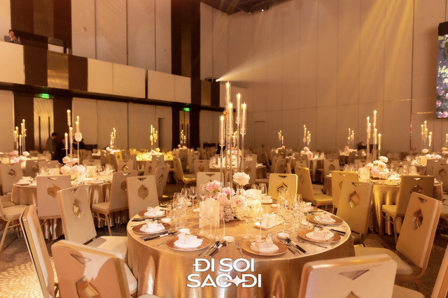 Tỷ phú Johnathan Hạnh Nguyễn đãi khách với menu sang xịn nhưng có 1 điểm xưa nay hiếm trong các đám cưới Việt- Ảnh 7.