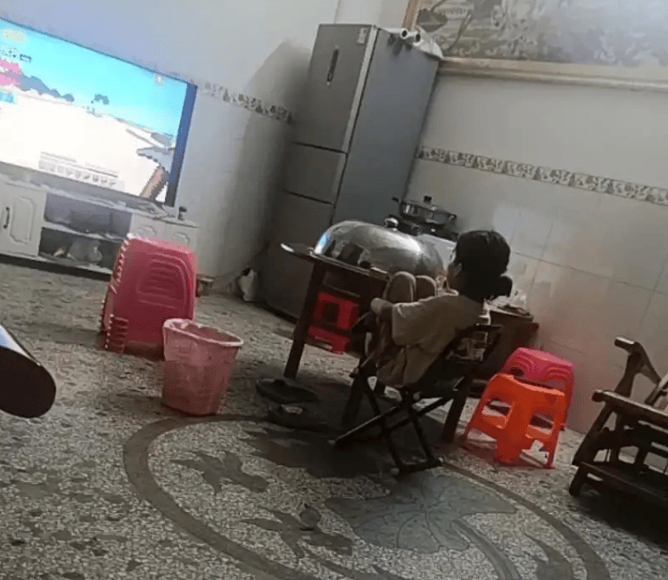 Điều đầu tiên mà trẻ làm khi đi học về quyết định con bạn là "học sinh giỏi" hay "học sinh kém"!- Ảnh 1.