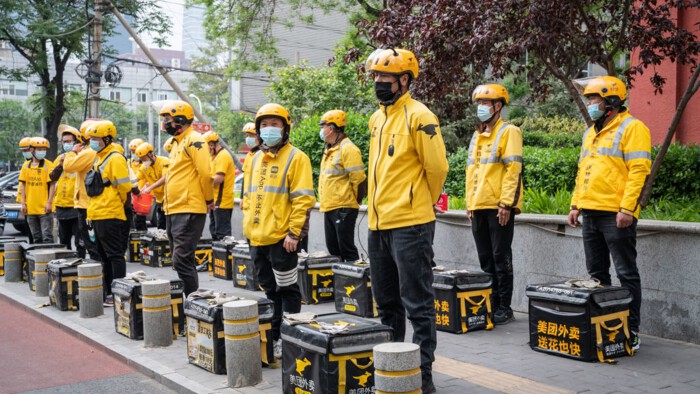 Đang giao đồ ăn, shipper bật khóc giữa đường, nức nở kể lại lý do khiến MXH lặng người- Ảnh 4. Đang giao đồ ăn, shipper bật khóc giữa đường, nức nở kể lại lý do khiến MXH lặng người- Ảnh 4.