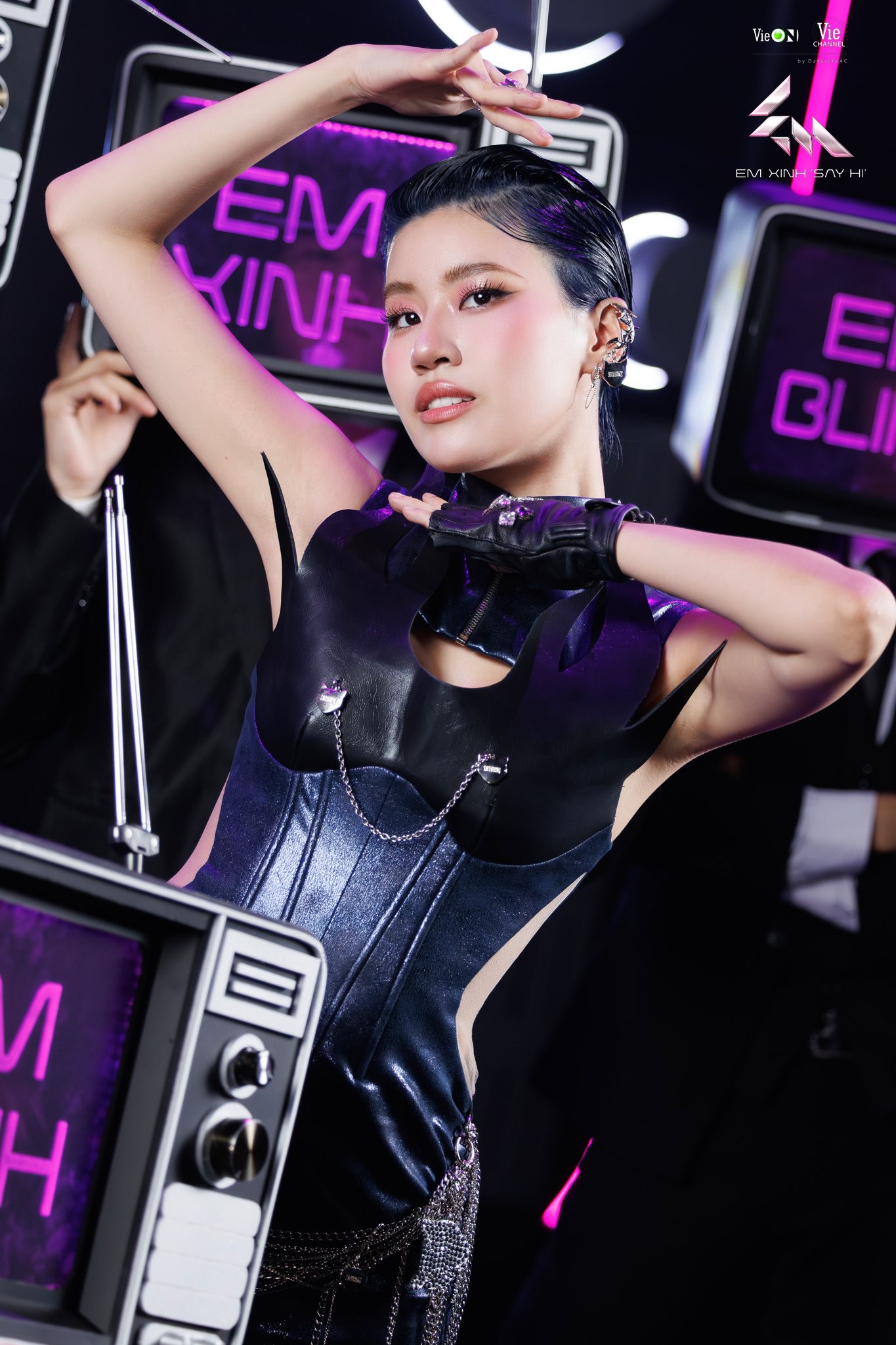 Lằn ranh sáng tạo và giới hạn văn hóa- Ảnh 4. Lằn ranh sáng tạo và giới hạn văn hóa- Ảnh 4.