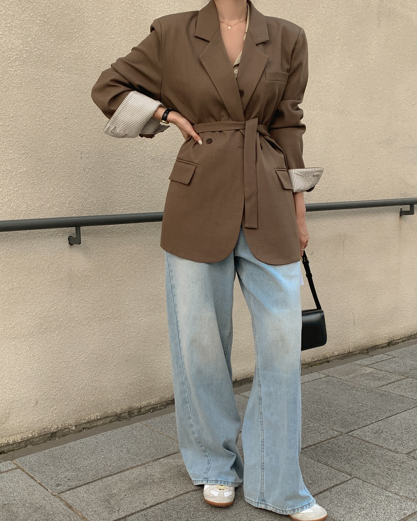 5 kiểu áo khoác kết hợp với quần jeans là đẹp nhất- Ảnh 11. 5 kiểu áo khoác kết hợp với quần jeans là đẹp nhất- Ảnh 11.