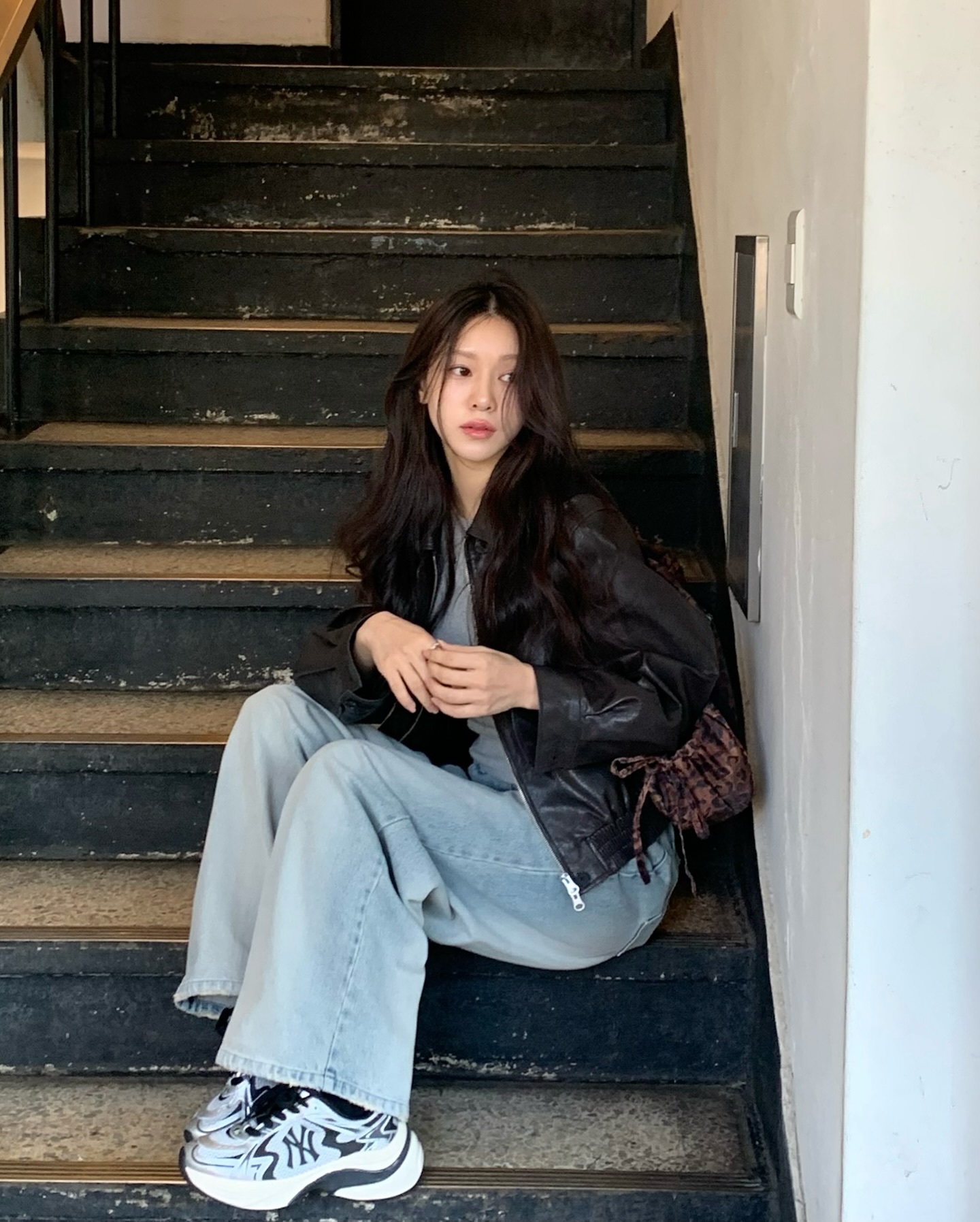 5 kiểu áo khoác kết hợp với quần jeans là đẹp nhất- Ảnh 2. 5 kiểu áo khoác kết hợp với quần jeans là đẹp nhất- Ảnh 2.