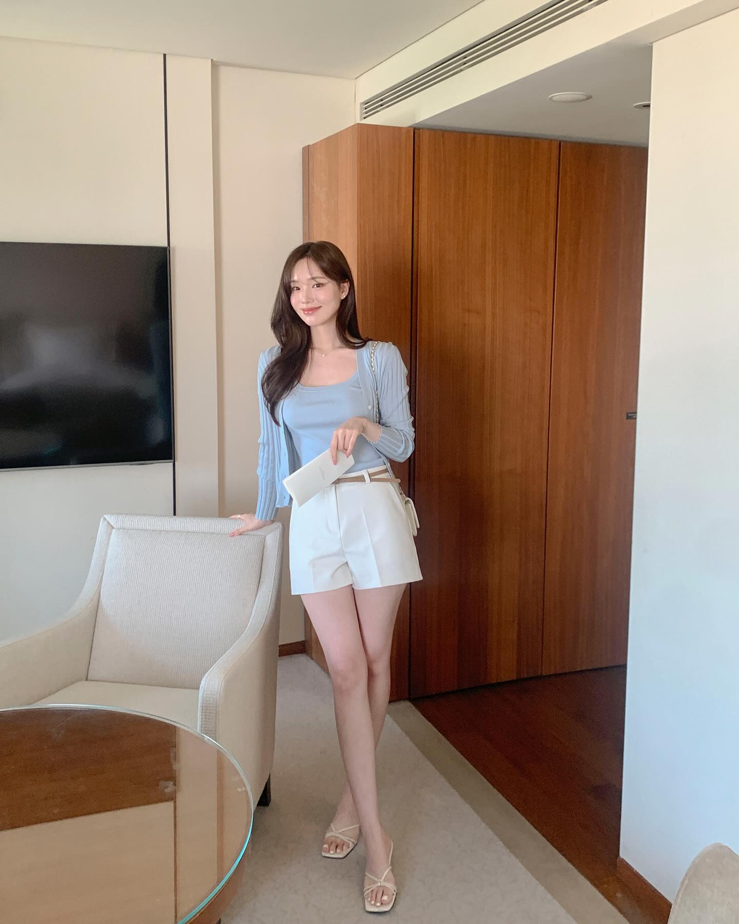 Chị em chỉ cần có đúng 3 đôi giày cao gót để sành điệu từ công sở ra phố- Ảnh 12.