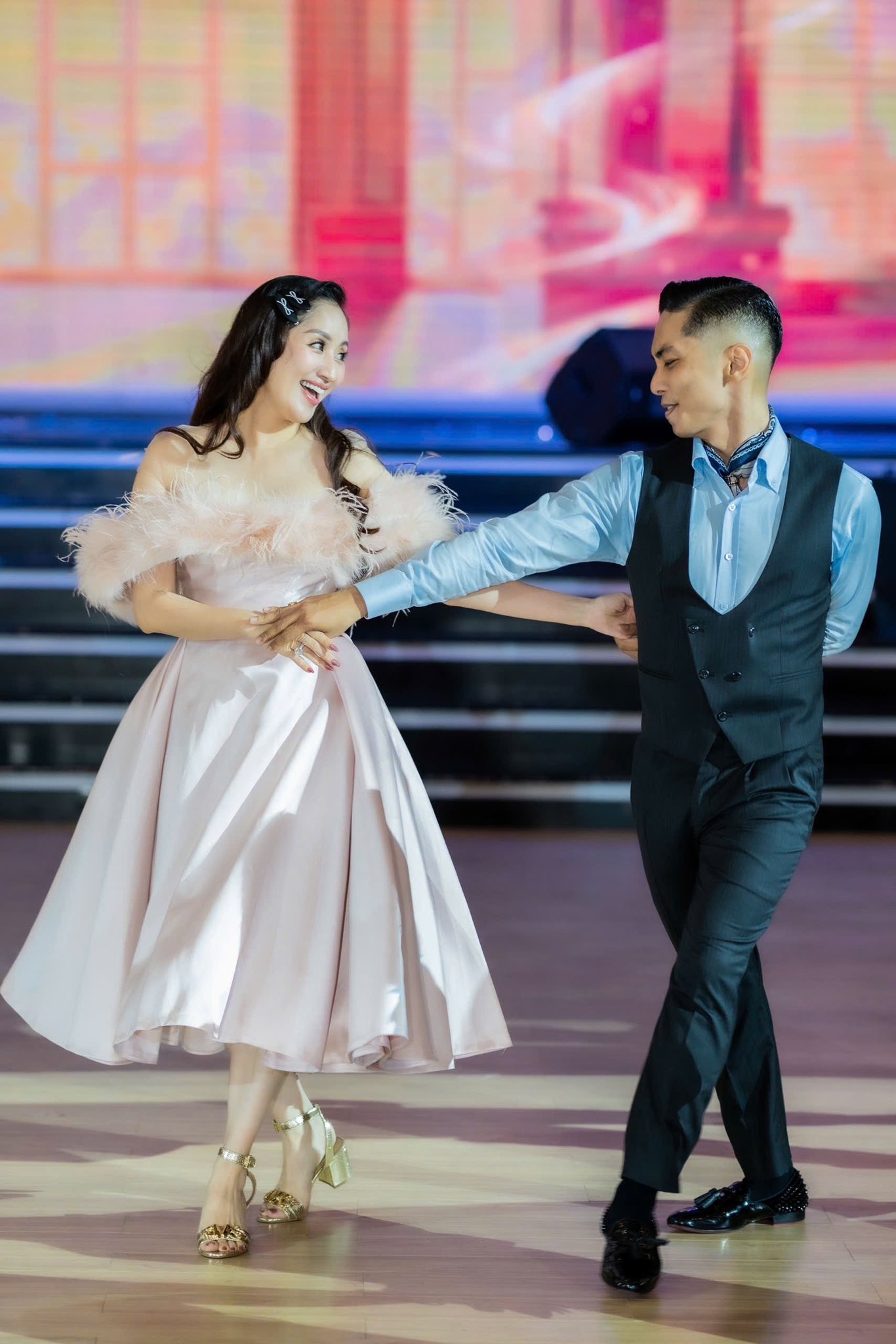 Nữ nghệ sĩ là viện trưởng, cưới học trò kém 11 tuổi, sở hữu nhà 6 tầng trăm tỷ ở đường Hoàng Hoa Thám- Ảnh 2.