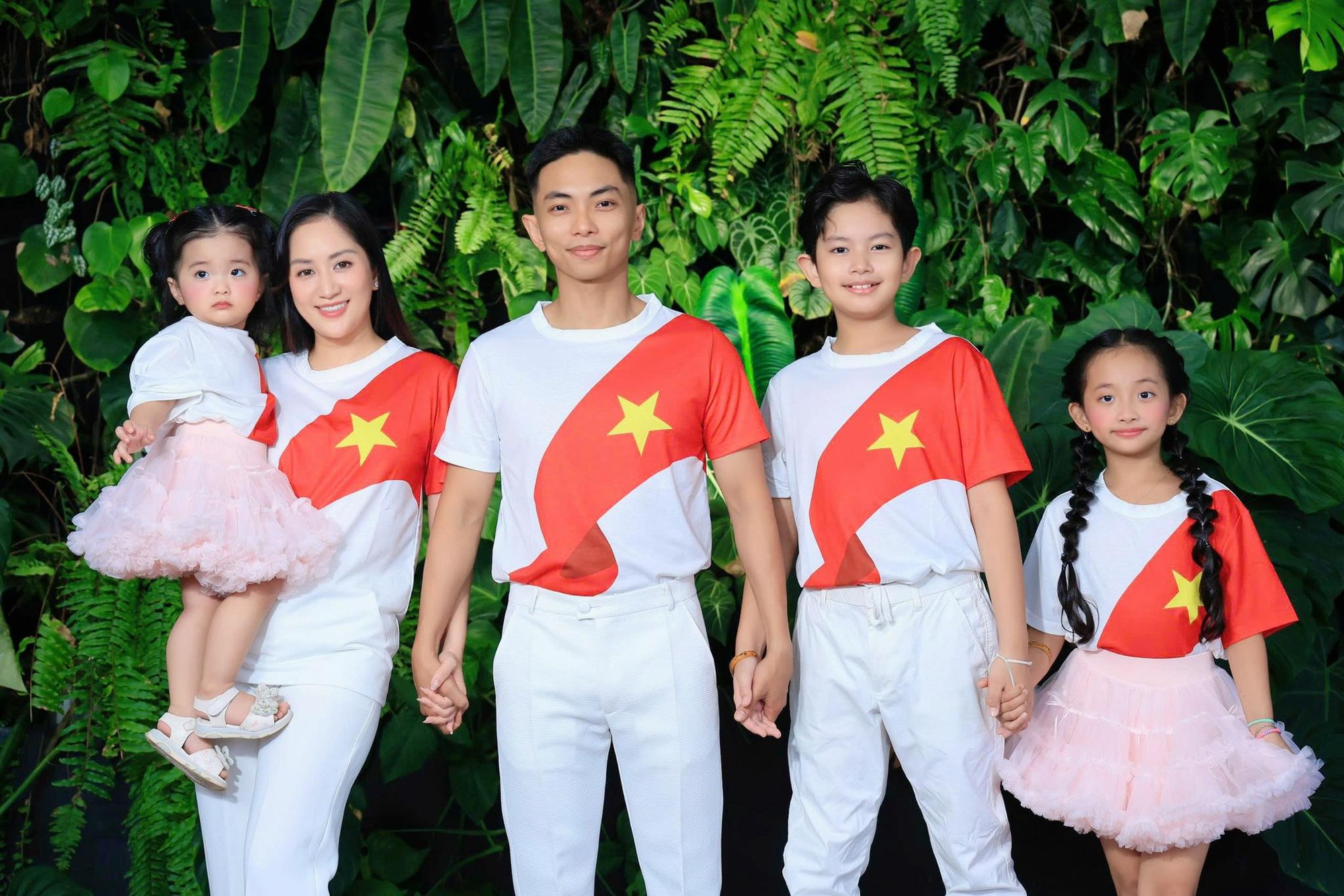 Nữ nghệ sĩ là viện trưởng, cưới học trò kém 11 tuổi, sở hữu nhà 6 tầng trăm tỷ ở đường Hoàng Hoa Thám- Ảnh 4.