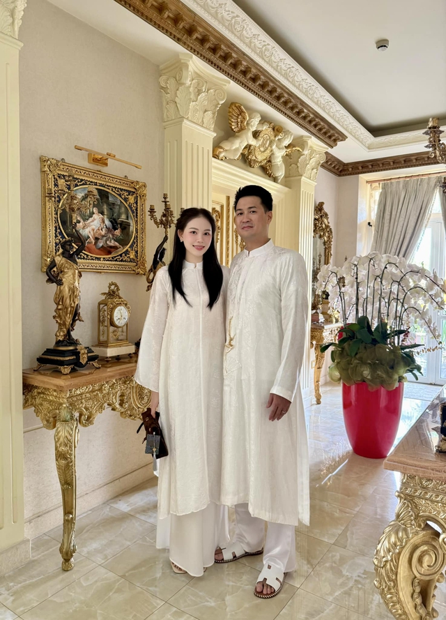 "Tổng tài nghiện vợ" Phillip Nguyễn: Không để Linh Rin ra khỏi tầm mắt, dắt tay ôm eo và chi tiết 10 điểm tinh tế- Ảnh 6.