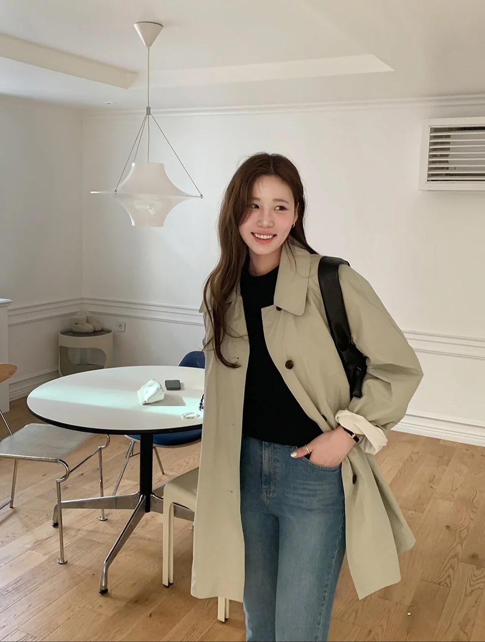 5 kiểu áo khoác kết hợp với quần jeans là đẹp nhất- Ảnh 7. 5 kiểu áo khoác kết hợp với quần jeans là đẹp nhất- Ảnh 7.