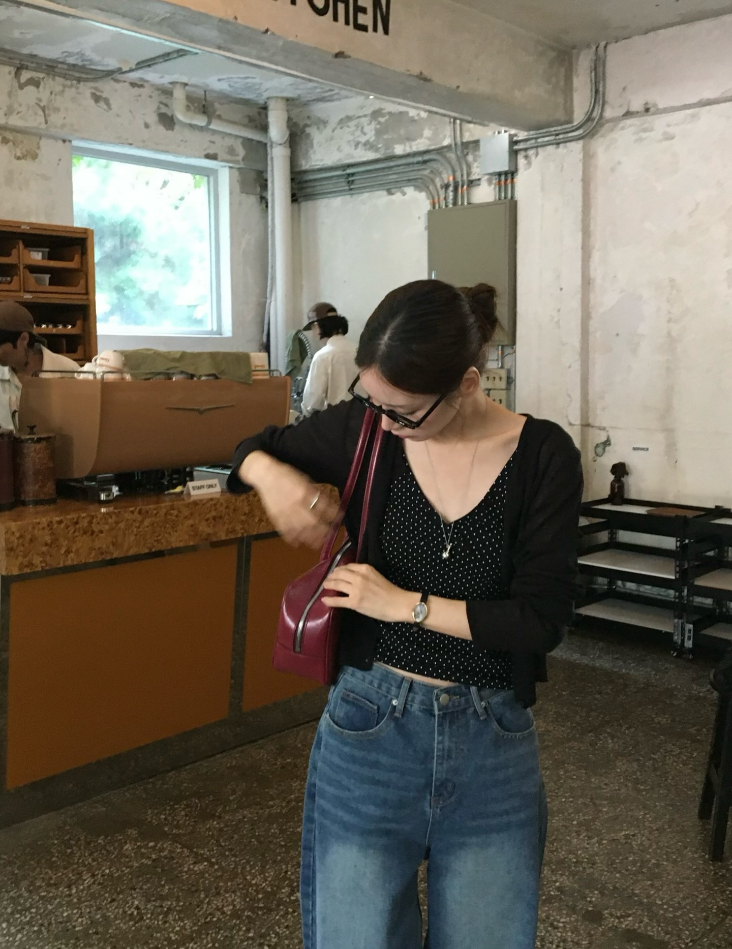 5 kiểu áo khoác kết hợp với quần jeans là đẹp nhất- Ảnh 12. 5 kiểu áo khoác kết hợp với quần jeans là đẹp nhất- Ảnh 12.