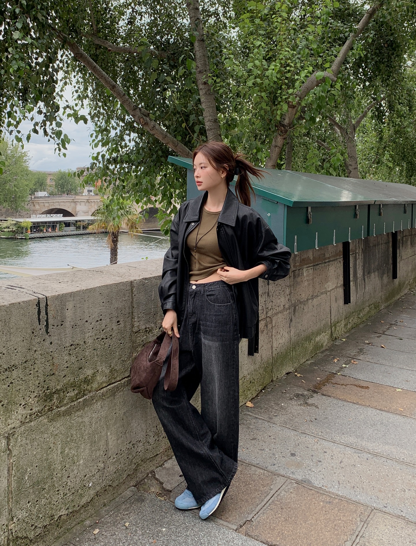 5 kiểu áo khoác kết hợp với quần jeans là đẹp nhất- Ảnh 4. 5 kiểu áo khoác kết hợp với quần jeans là đẹp nhất- Ảnh 4.