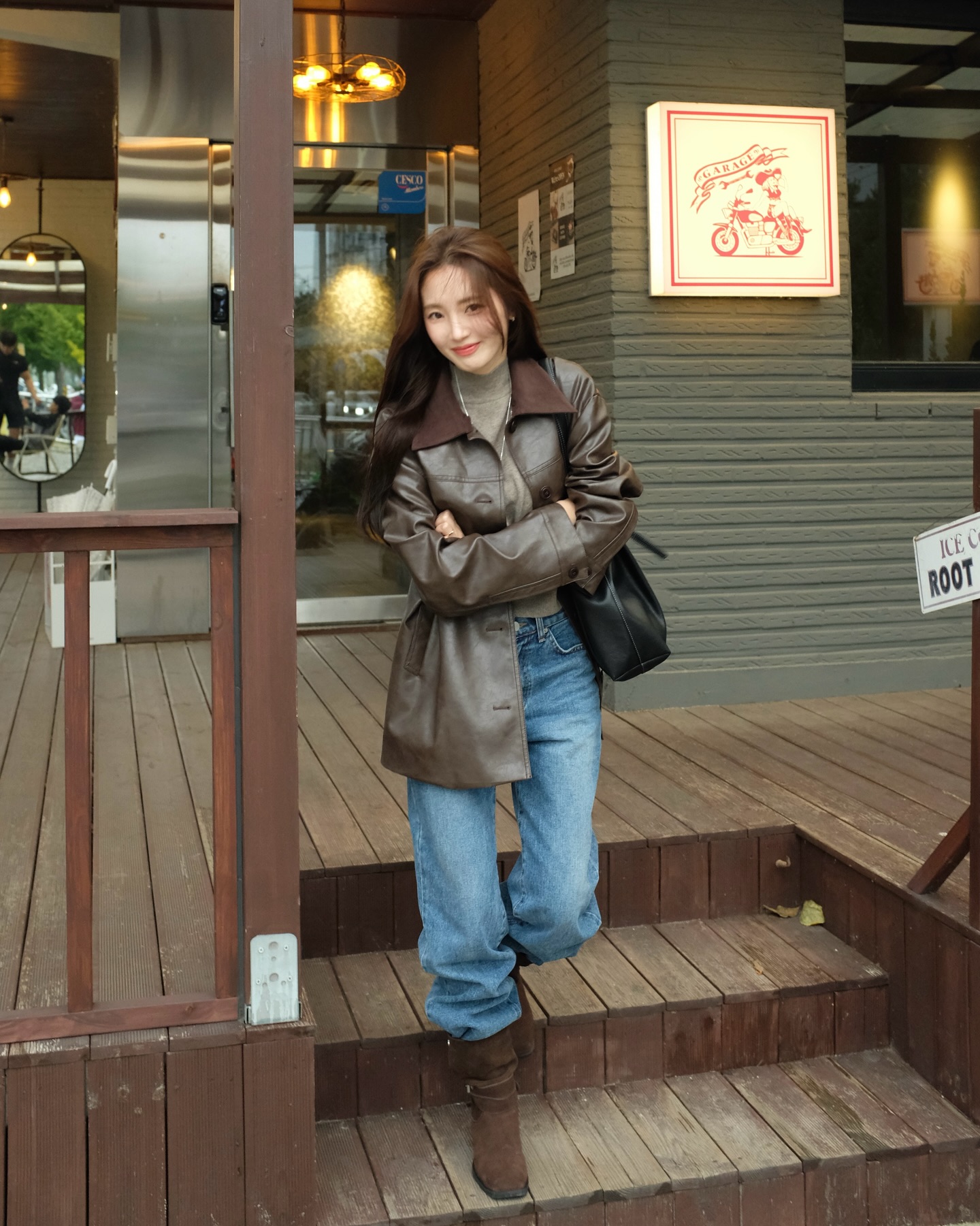 5 kiểu áo khoác kết hợp với quần jeans là đẹp nhất- Ảnh 3. 5 kiểu áo khoác kết hợp với quần jeans là đẹp nhất- Ảnh 3.