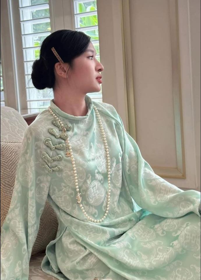 Vạn vật đều thua khi Hà Tăng mặc áo dài- Ảnh 11. Vạn vật đều thua khi Hà Tăng mặc áo dài- Ảnh 11.