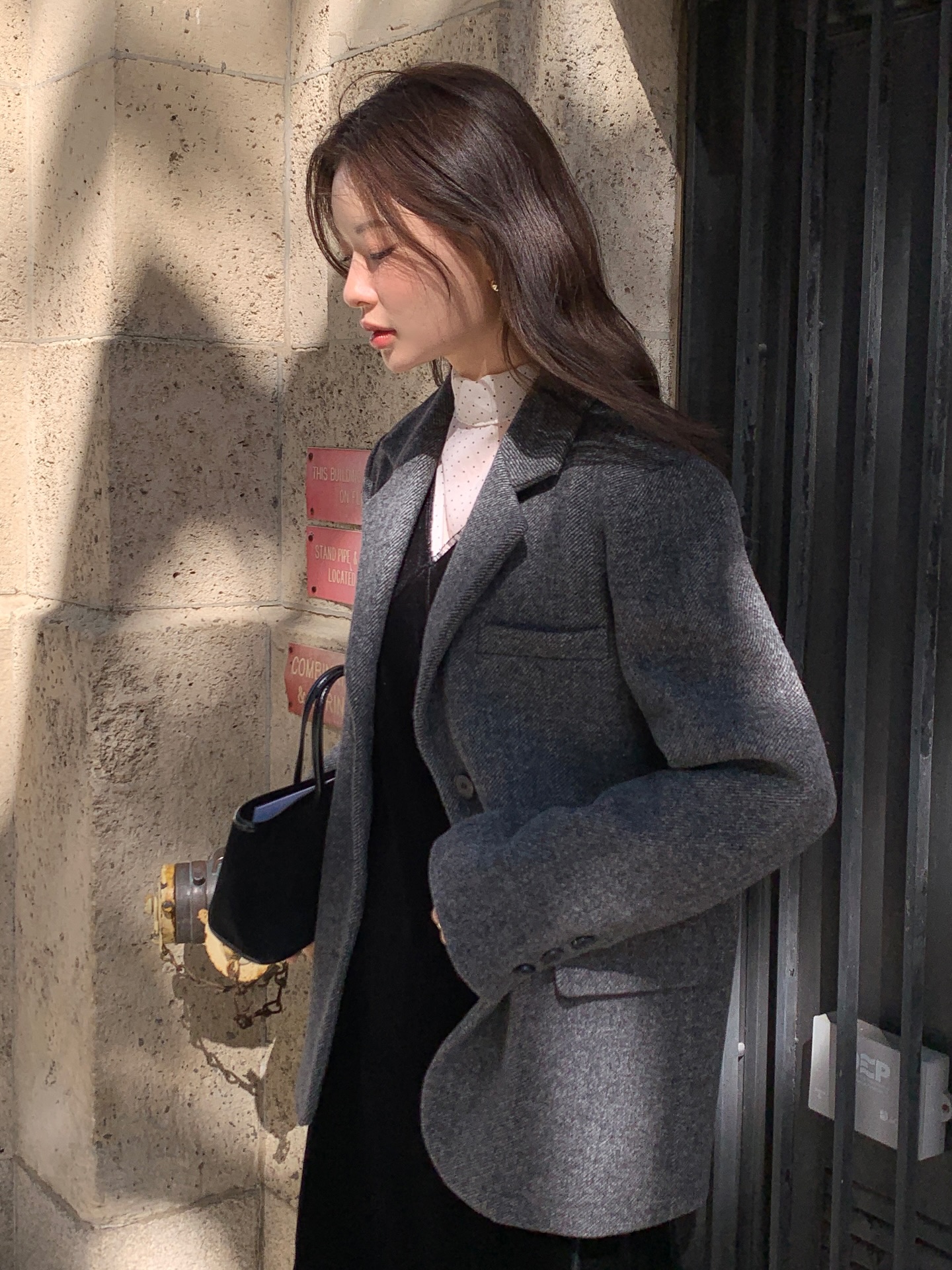 5 item công sở không bao giờ lỗi mốt, càng thích mặc đồ đơn giản càng nên có- Ảnh 1.