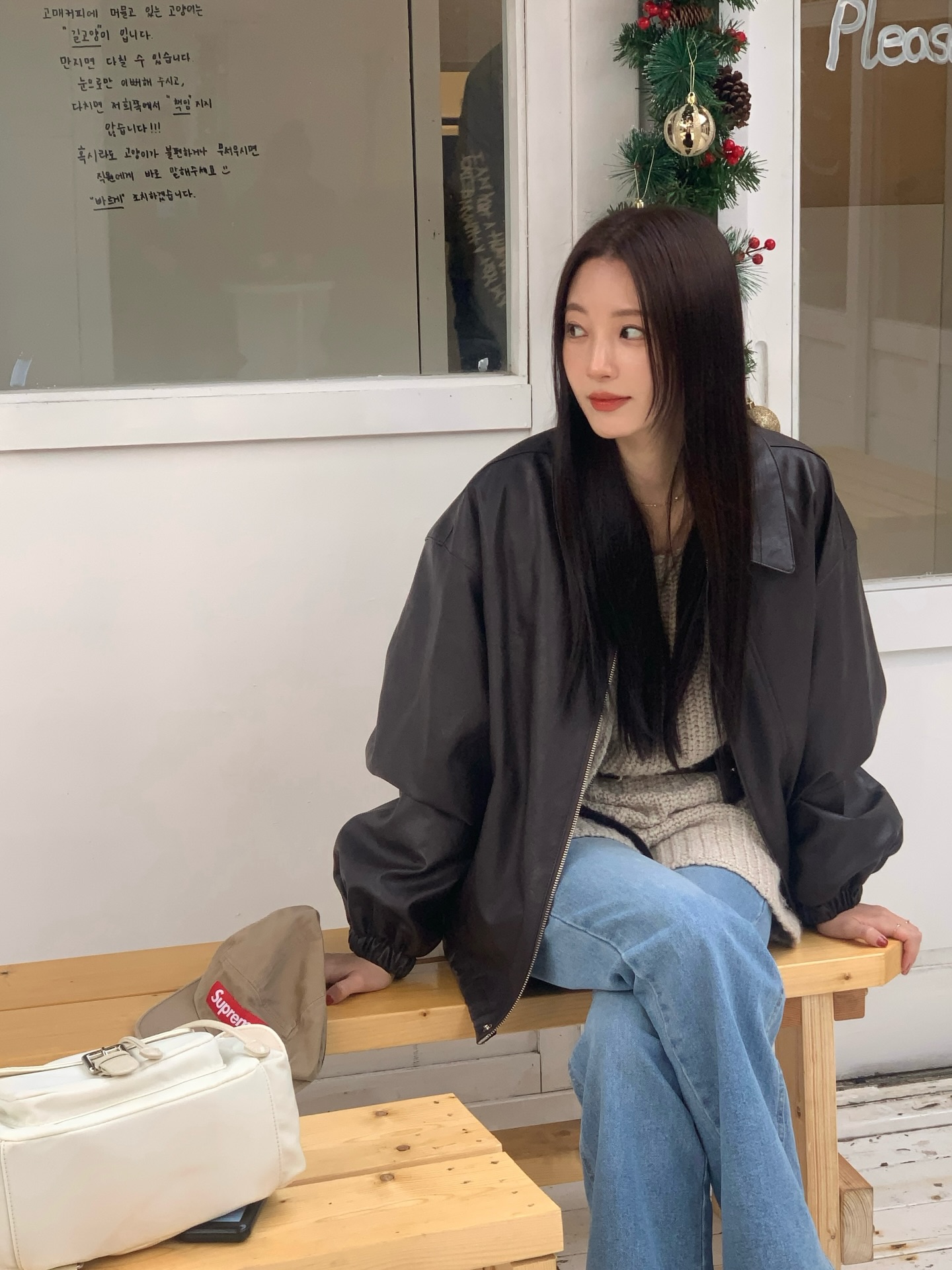 5 kiểu áo khoác kết hợp với quần jeans là đẹp nhất- Ảnh 1. 5 kiểu áo khoác kết hợp với quần jeans là đẹp nhất- Ảnh 1.