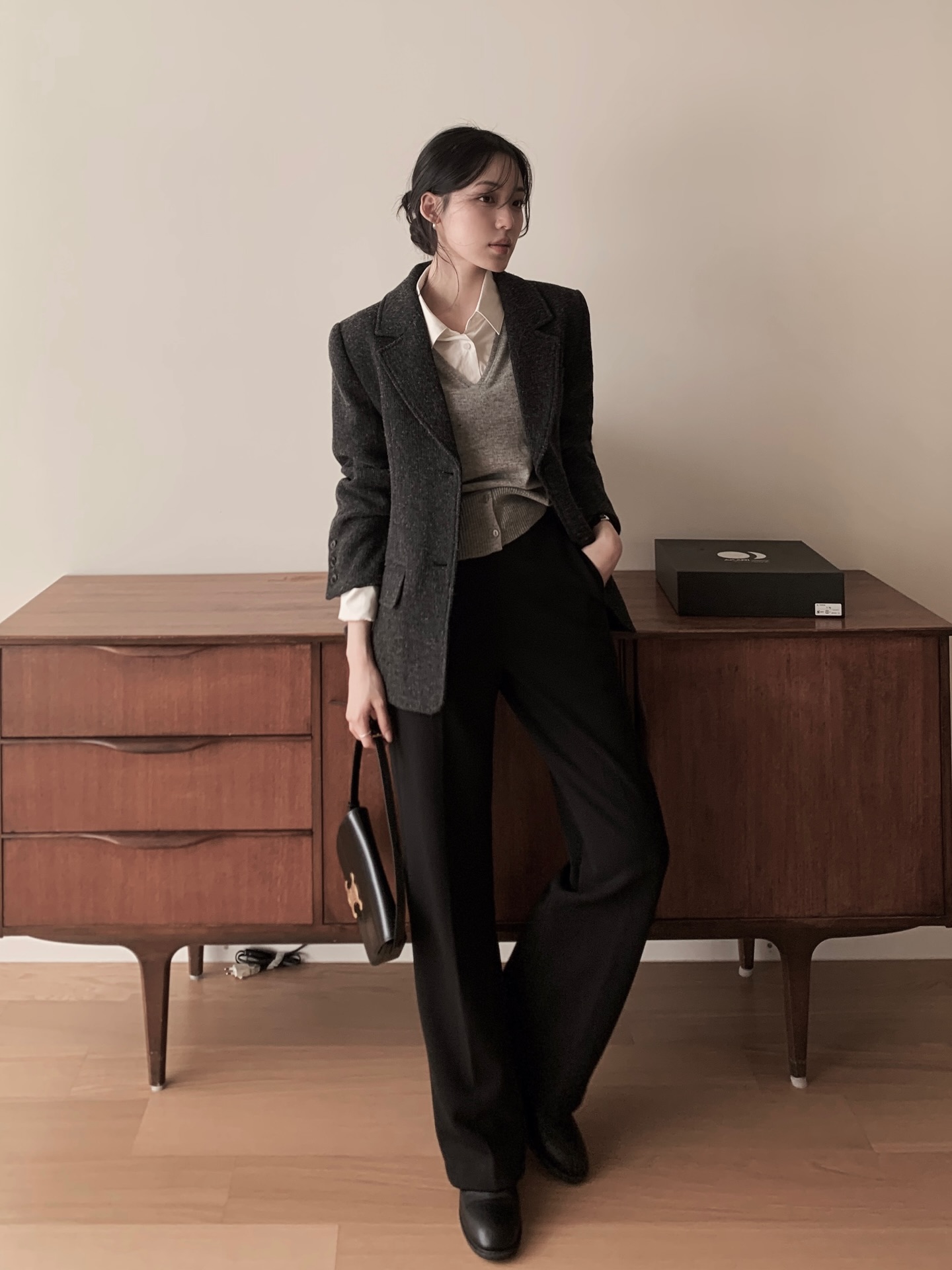 5 item công sở không bao giờ lỗi mốt, càng thích mặc đồ đơn giản càng nên có- Ảnh 8.