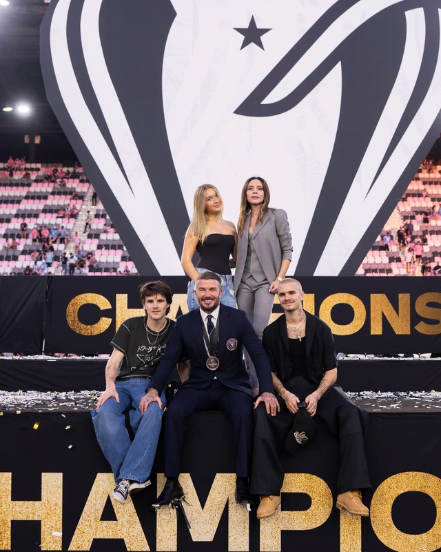 Bức ảnh gây sốt cõi mạng của David Beckham và con gái út Harper, tiểu thư tài phiệt càng lớn càng xinh đẹp- Ảnh 2. Bức ảnh gây sốt cõi mạng của David Beckham và con gái út Harper, tiểu thư tài phiệt càng lớn càng xinh đẹp- Ảnh 2.