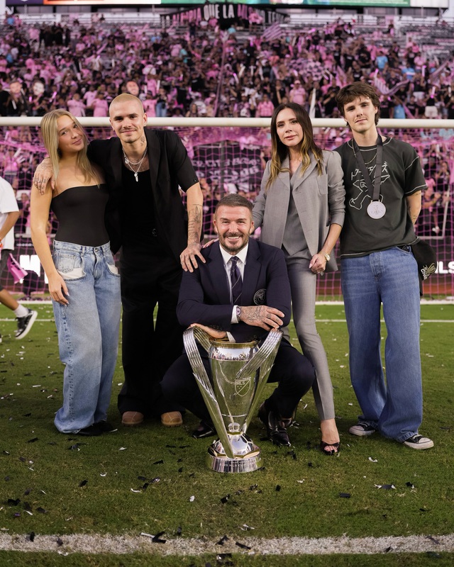 Bức ảnh gây sốt cõi mạng của David Beckham và con gái út Harper, tiểu thư tài phiệt càng lớn càng xinh đẹp- Ảnh 4. Bức ảnh gây sốt cõi mạng của David Beckham và con gái út Harper, tiểu thư tài phiệt càng lớn càng xinh đẹp- Ảnh 4.