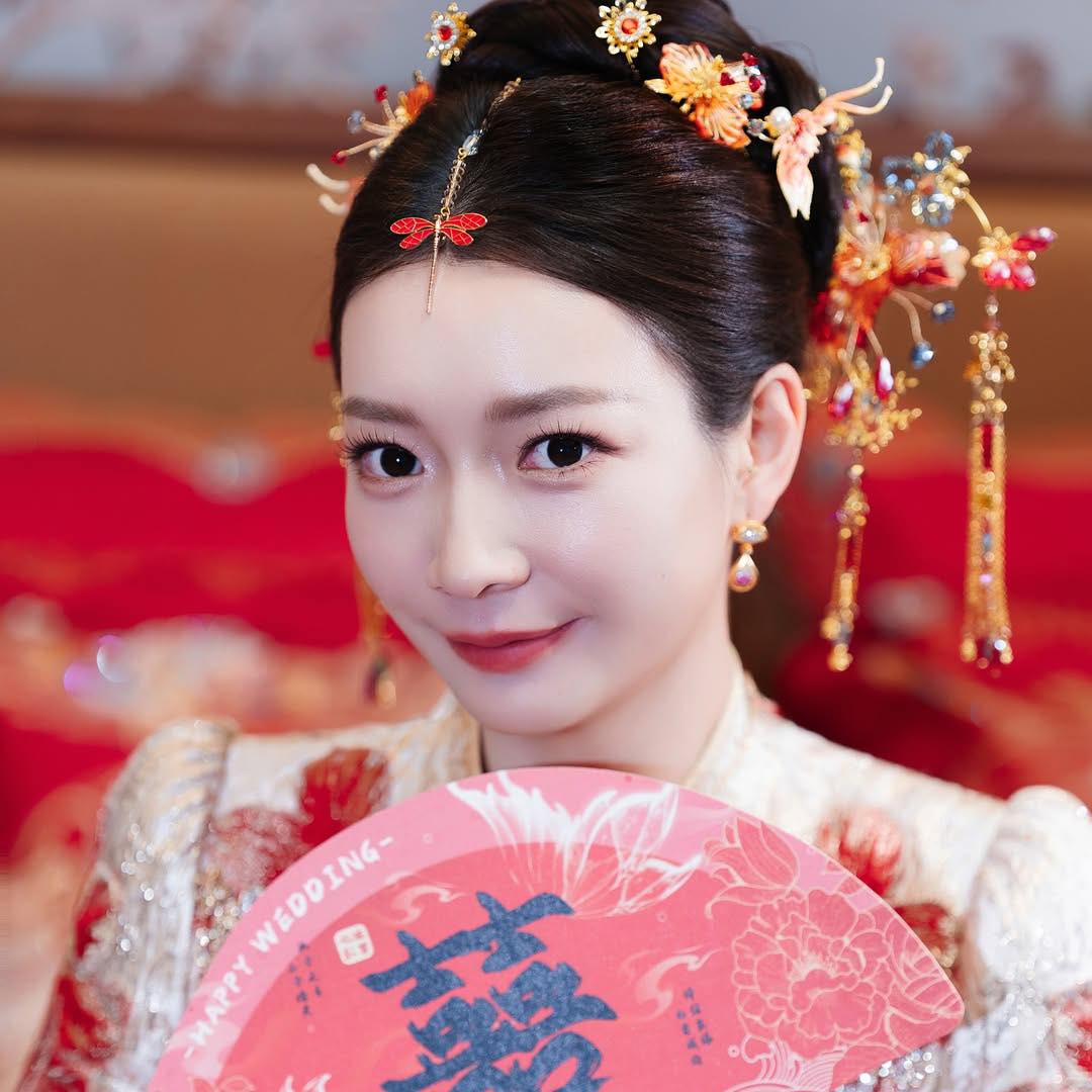 Nữ hoàng cầu lông xinh đẹp như tiên nữ trong ngày cưới ngôi sao cùng đội tuyển- Ảnh 5. Nữ hoàng cầu lông xinh đẹp như tiên nữ trong ngày cưới ngôi sao cùng đội tuyển- Ảnh 5.