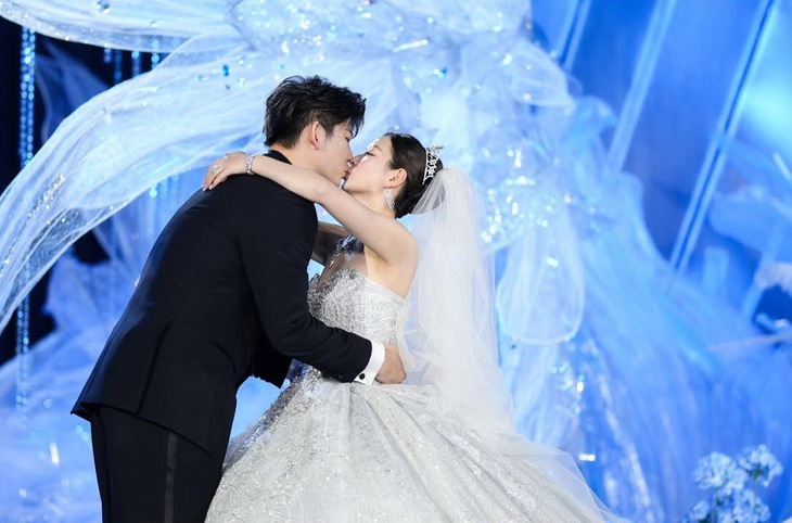 Nữ hoàng cầu lông xinh đẹp như tiên nữ trong ngày cưới ngôi sao cùng đội tuyển- Ảnh 2. Nữ hoàng cầu lông xinh đẹp như tiên nữ trong ngày cưới ngôi sao cùng đội tuyển- Ảnh 2.