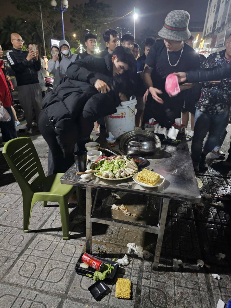 Nổ quán ở Nhật Bản khiến 1 người tử vong ngay tại chỗ: Hiện trường chỉ còn trơ khung, nguyên nhân từ khu vực bếp- Ảnh 5. Nổ quán ở Nhật Bản khiến 1 người tử vong ngay tại chỗ: Hiện trường chỉ còn trơ khung, nguyên nhân từ khu vực bếp- Ảnh 5.