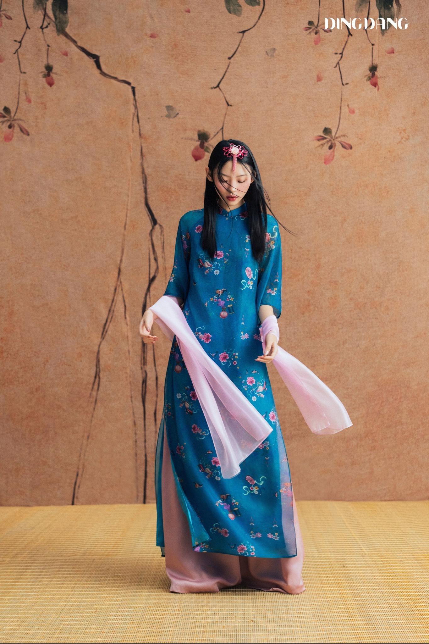 Vạn vật đều thua khi Hà Tăng mặc áo dài- Ảnh 15.