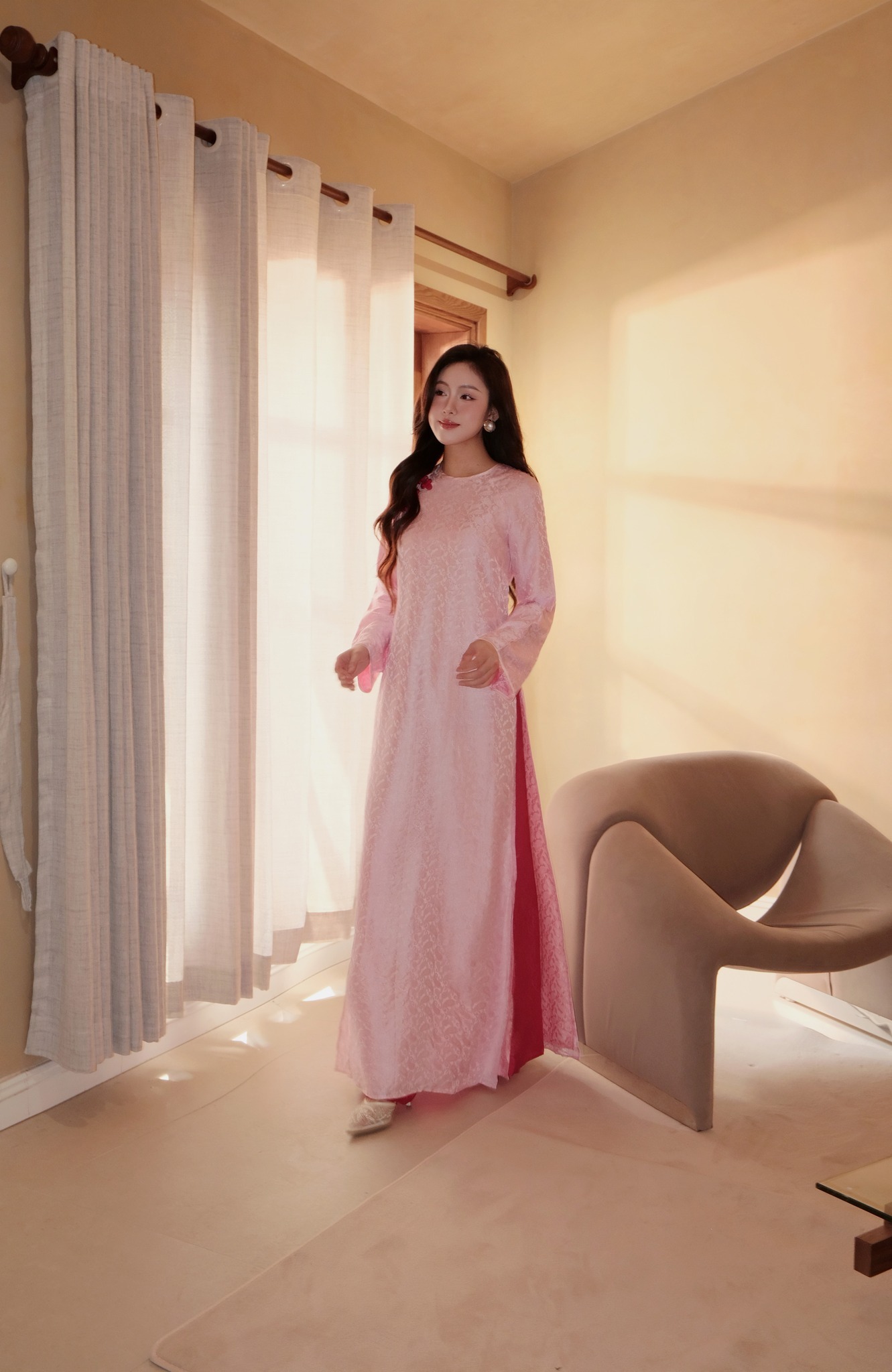 Vạn vật đều thua khi Hà Tăng mặc áo dài- Ảnh 12. Vạn vật đều thua khi Hà Tăng mặc áo dài- Ảnh 12.