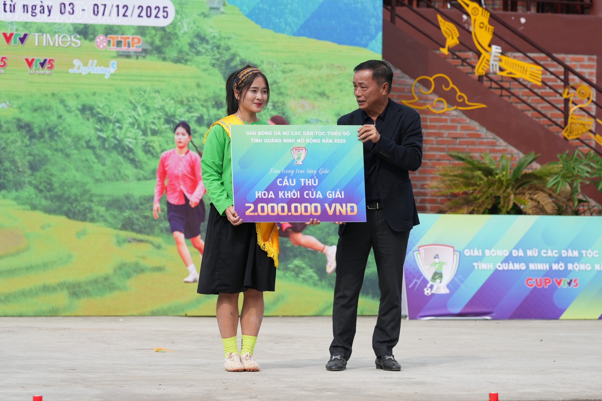 Sơn nữ Lào Cai trở thành Hoa khôi giải bóng đá nữ các dân tộc thiểu số là ai?- Ảnh 2.