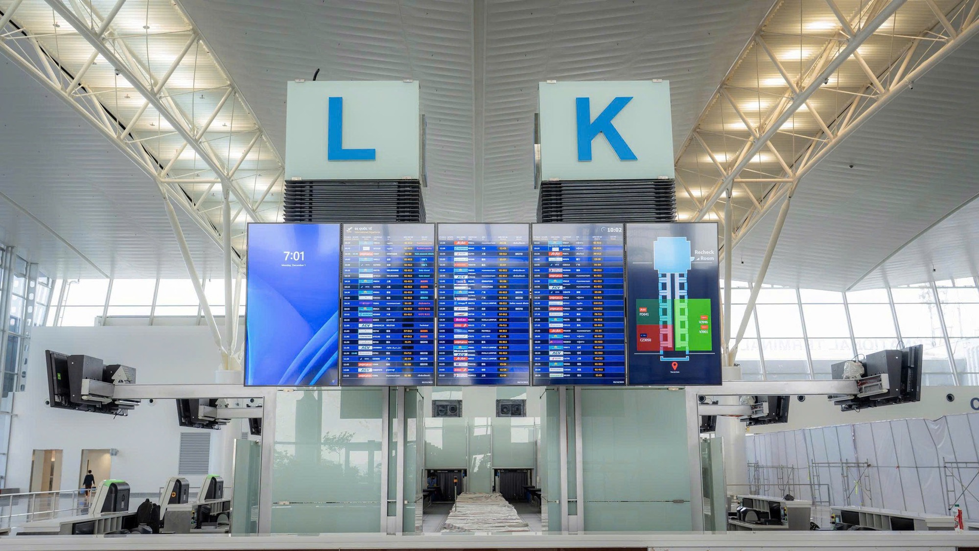 Nhà ga T2 Nội Bài sau mở rộng, thiết bị hiện đại tự động trả khay, không cần tháo laptop- Ảnh 2. Nhà ga T2 Nội Bài sau mở rộng, thiết bị hiện đại tự động trả khay, không cần tháo laptop- Ảnh 2.