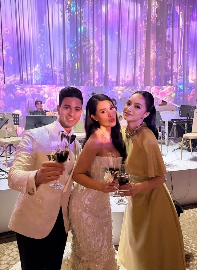 Dàn mỹ nhân đi ăn cưới con gái tỷ phú: Lên đồ tinh tế thanh lịch, quan trọng là KHÔNG lấn lướt cô dâu- Ảnh 4. Dàn mỹ nhân đi ăn cưới con gái tỷ phú: Lên đồ tinh tế thanh lịch, quan trọng là KHÔNG lấn lướt cô dâu- Ảnh 4.