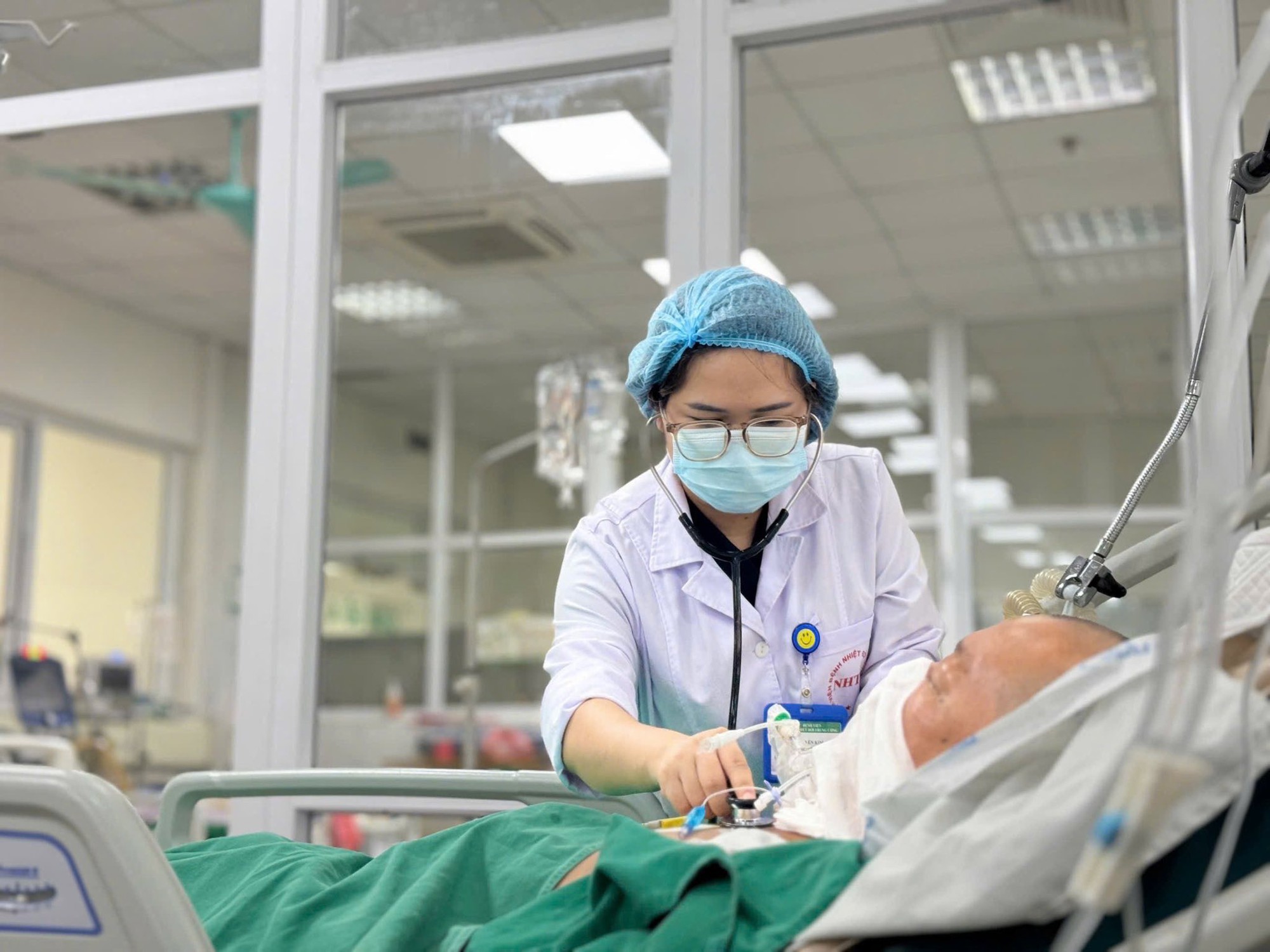 Mang theo “vi khuẩn tử thần” về từ Thái Lan, người đàn ông 35 tuổi nhập viện trong tình trạng cận kề tử vong- Ảnh 1. Mang theo “vi khuẩn tử thần” về từ Thái Lan, người đàn ông 35 tuổi nhập viện trong tình trạng cận kề tử vong- Ảnh 1.