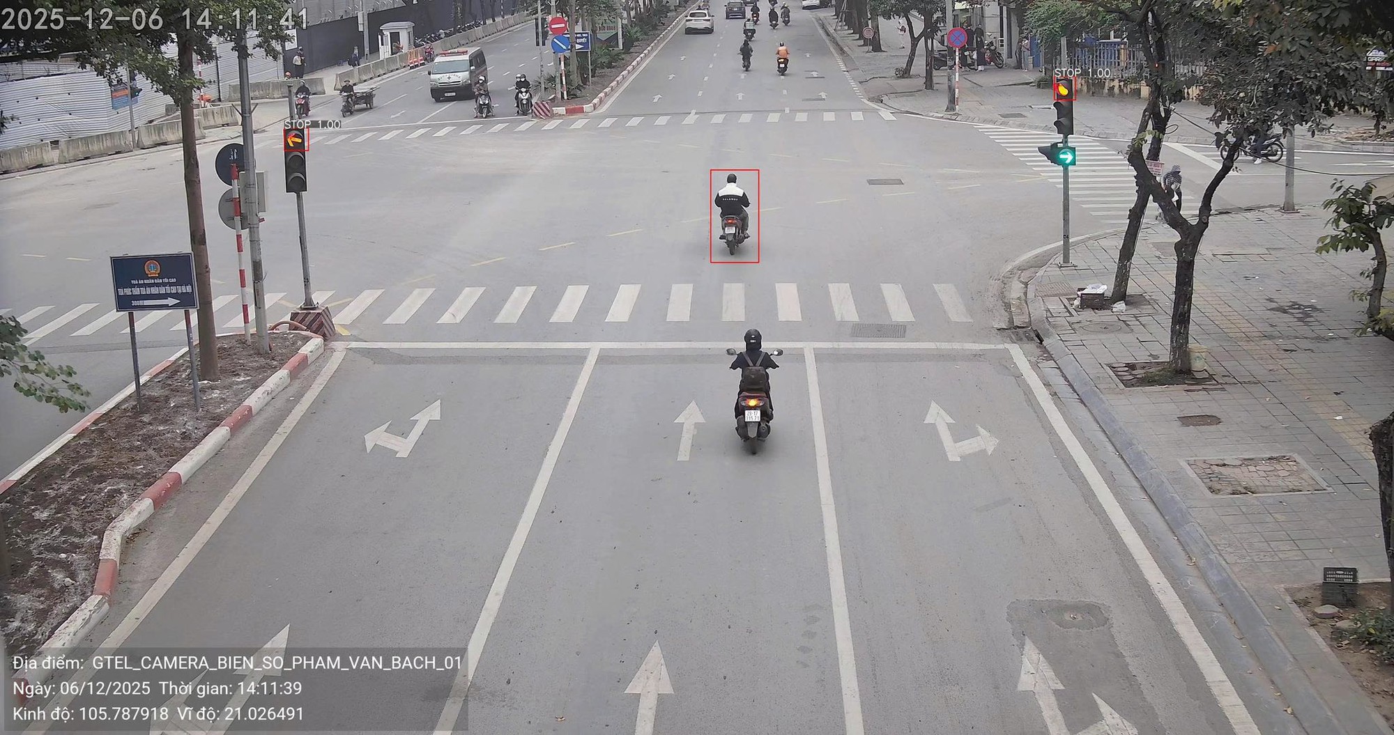 Chỉ trong 1 ngày, camera AI "bắt" được 703 lượt xe vượt đèn đỏ tại một ngã tư ở Hà Nội- Ảnh 1. Chỉ trong 1 ngày, camera AI "bắt" được 703 lượt xe vượt đèn đỏ tại một ngã tư ở Hà Nội- Ảnh 1.