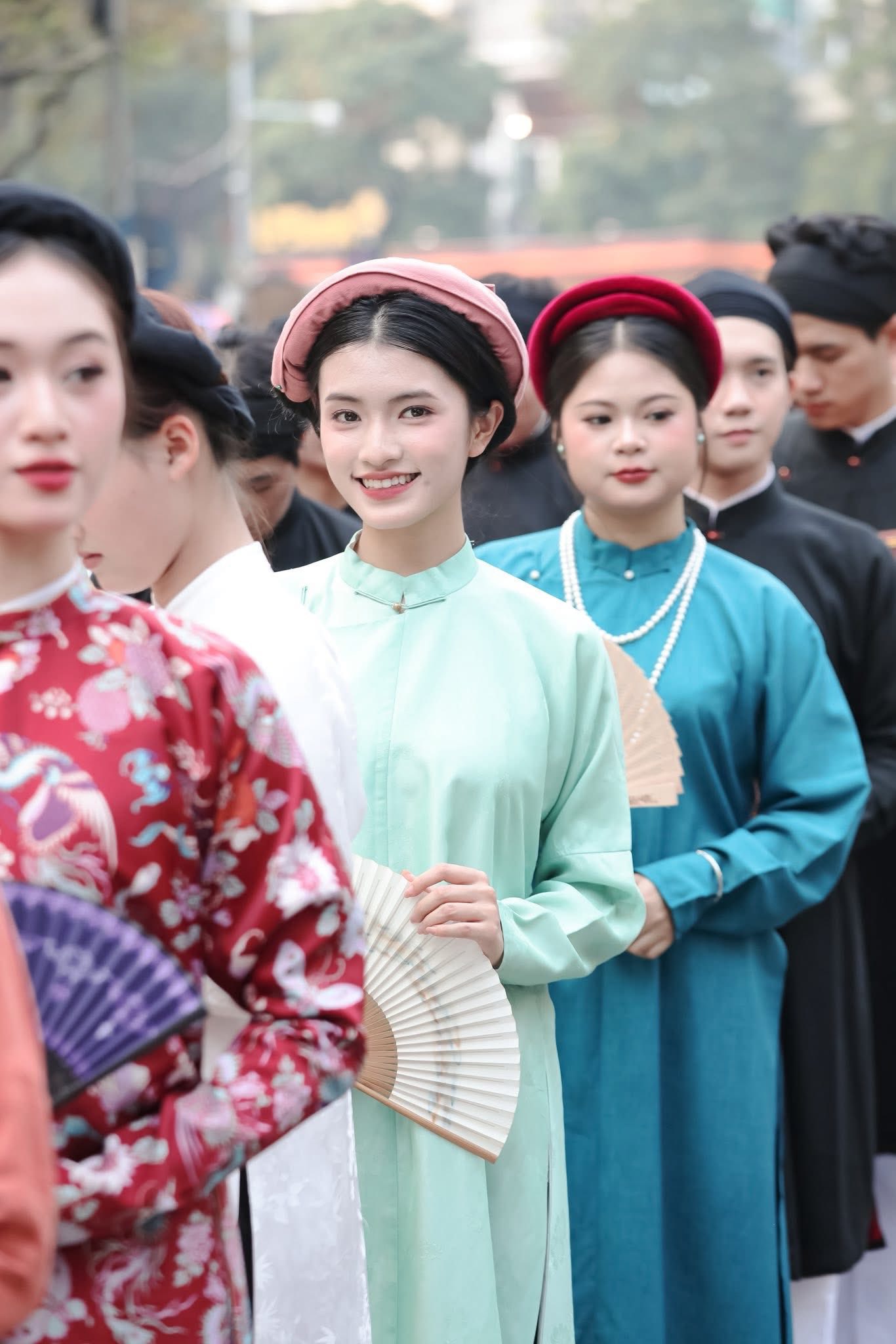 Nét căng: Dàn nam thanh, nữ tú mặc cổ phục Việt 