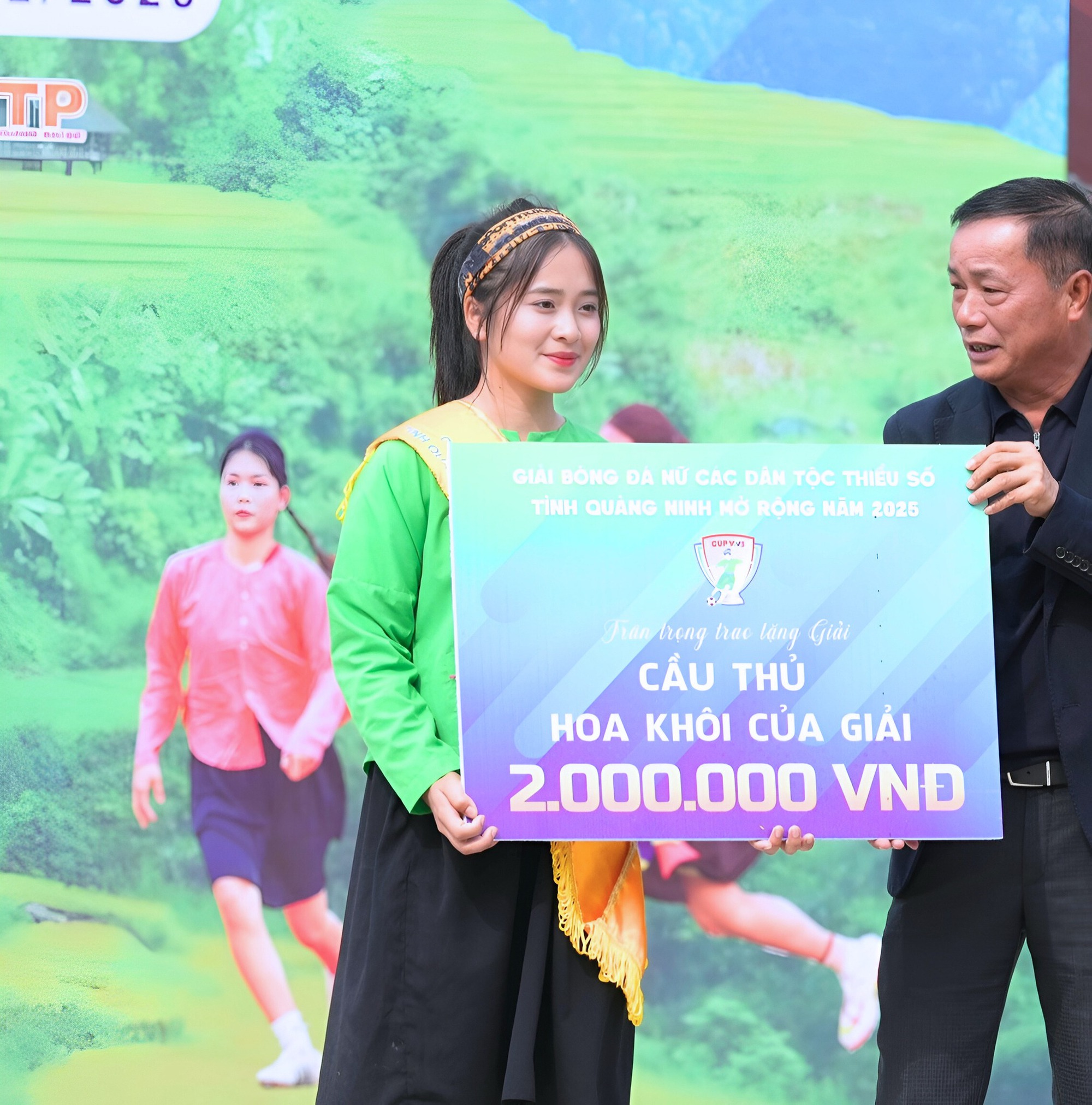 Sơn nữ Lào Cai trở thành Hoa khôi giải bóng đá nữ các dân tộc thiểu số là ai?- Ảnh 1.