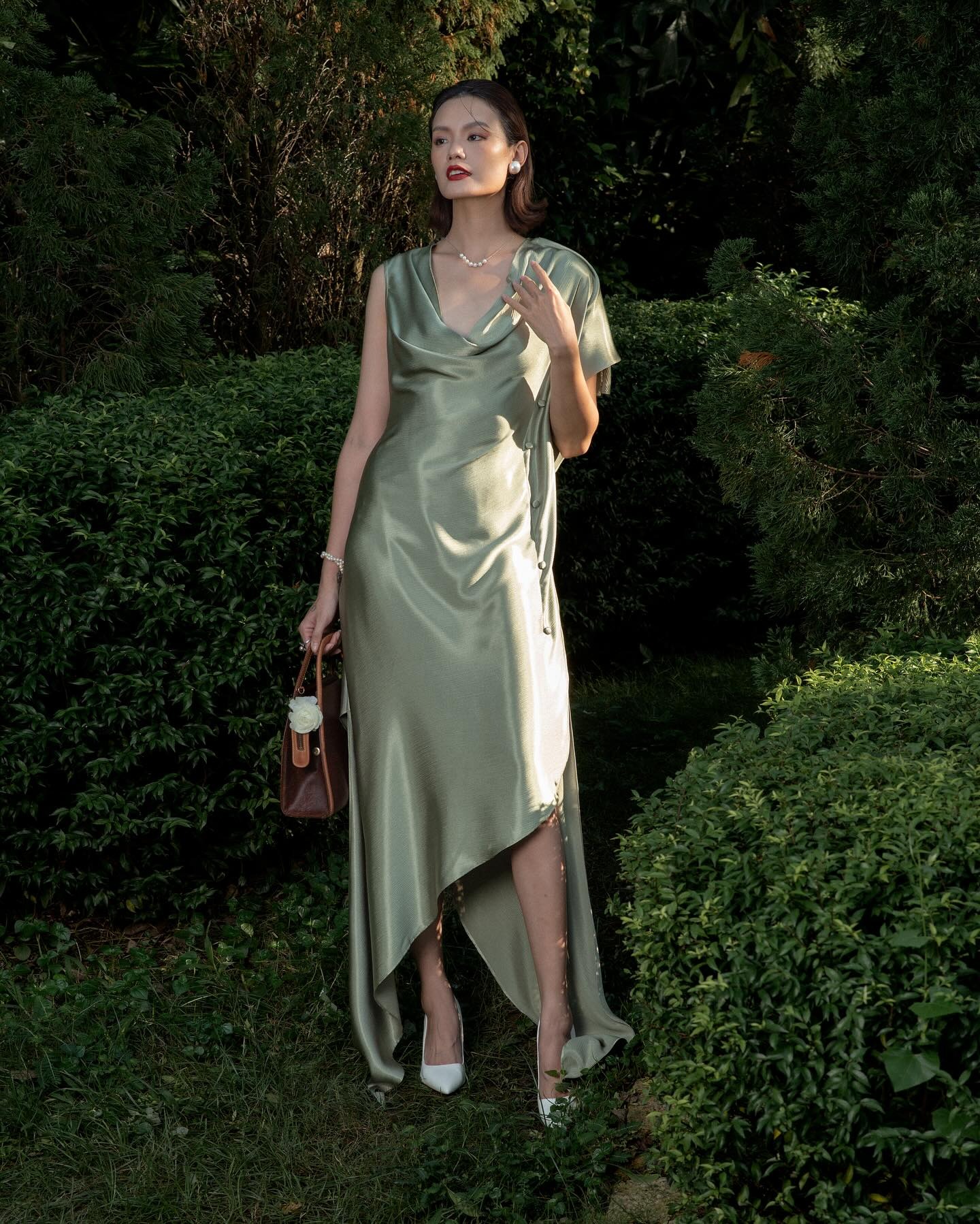 Dàn mỹ nhân đi ăn cưới con gái tỷ phú: Lên đồ tinh tế thanh lịch, quan trọng là KHÔNG lấn lướt cô dâu- Ảnh 10. Dàn mỹ nhân đi ăn cưới con gái tỷ phú: Lên đồ tinh tế thanh lịch, quan trọng là KHÔNG lấn lướt cô dâu- Ảnh 10.