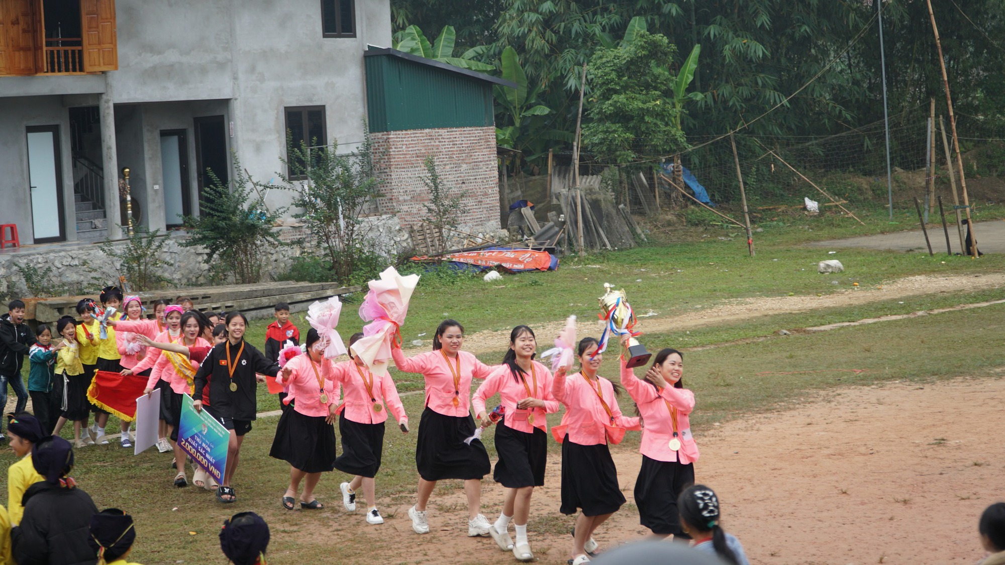 Sơn nữ Lào Cai trở thành Hoa khôi giải bóng đá nữ các dân tộc thiểu số là ai?- Ảnh 9.