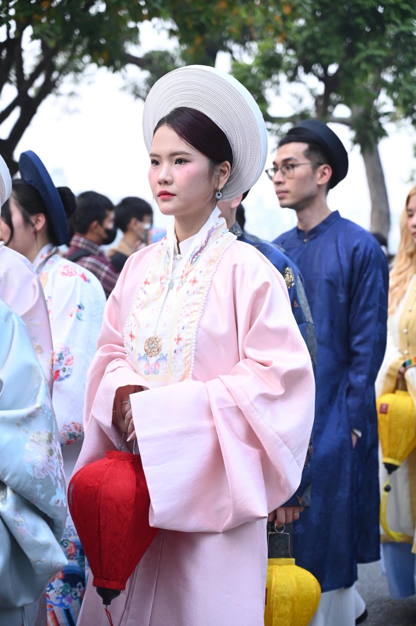Nét căng: Dàn nam thanh, nữ tú mặc cổ phục Việt 