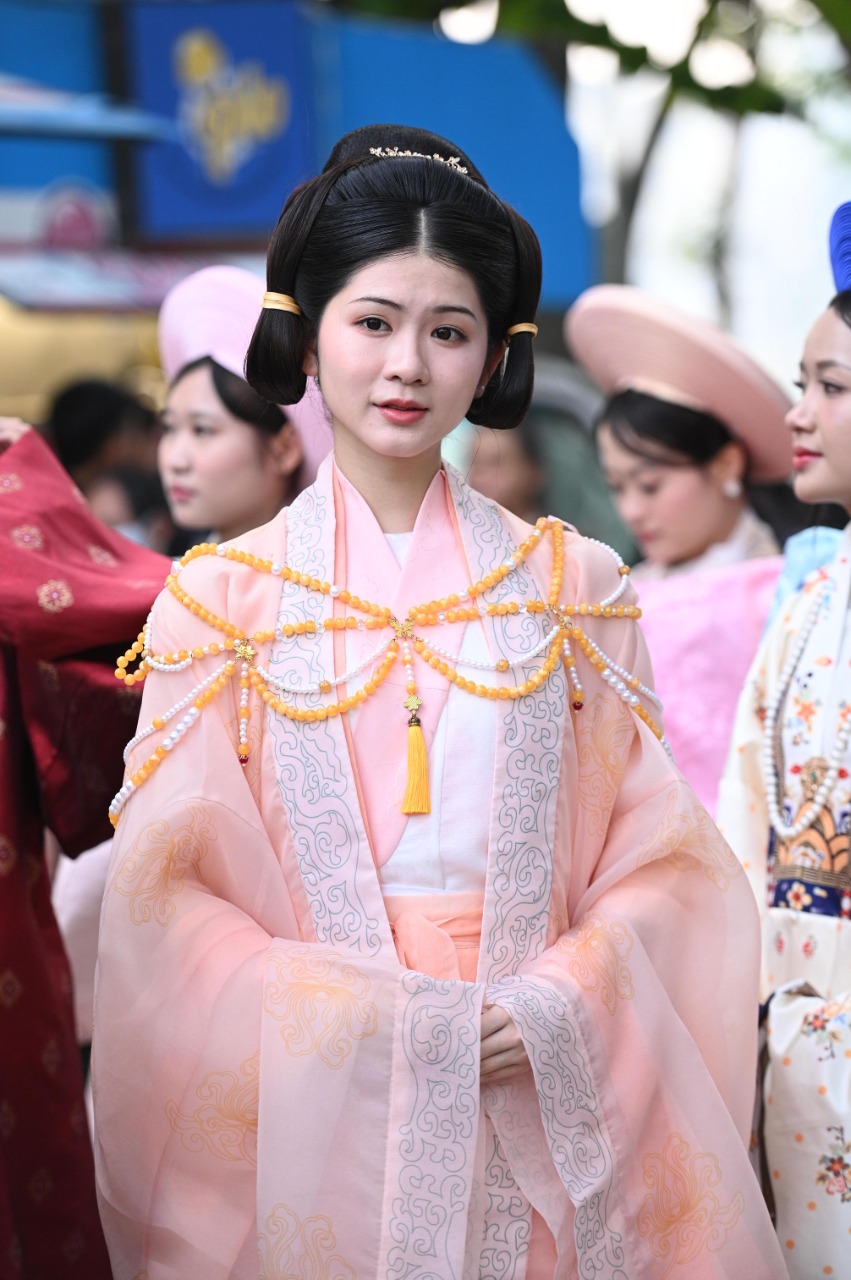 Nét căng: Dàn nam thanh, nữ tú mặc cổ phục Việt 