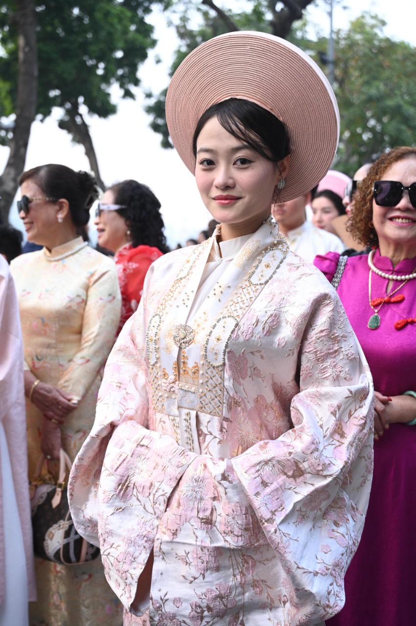 Nét căng: Dàn nam thanh, nữ tú mặc cổ phục Việt 