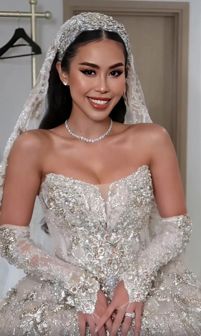 Vì sao Tiên Nguyễn phải học lại catwalk chỉ vài giờ trước lễ cưới?- Ảnh 3. Vì sao Tiên Nguyễn phải học lại catwalk chỉ vài giờ trước lễ cưới?- Ảnh 3.